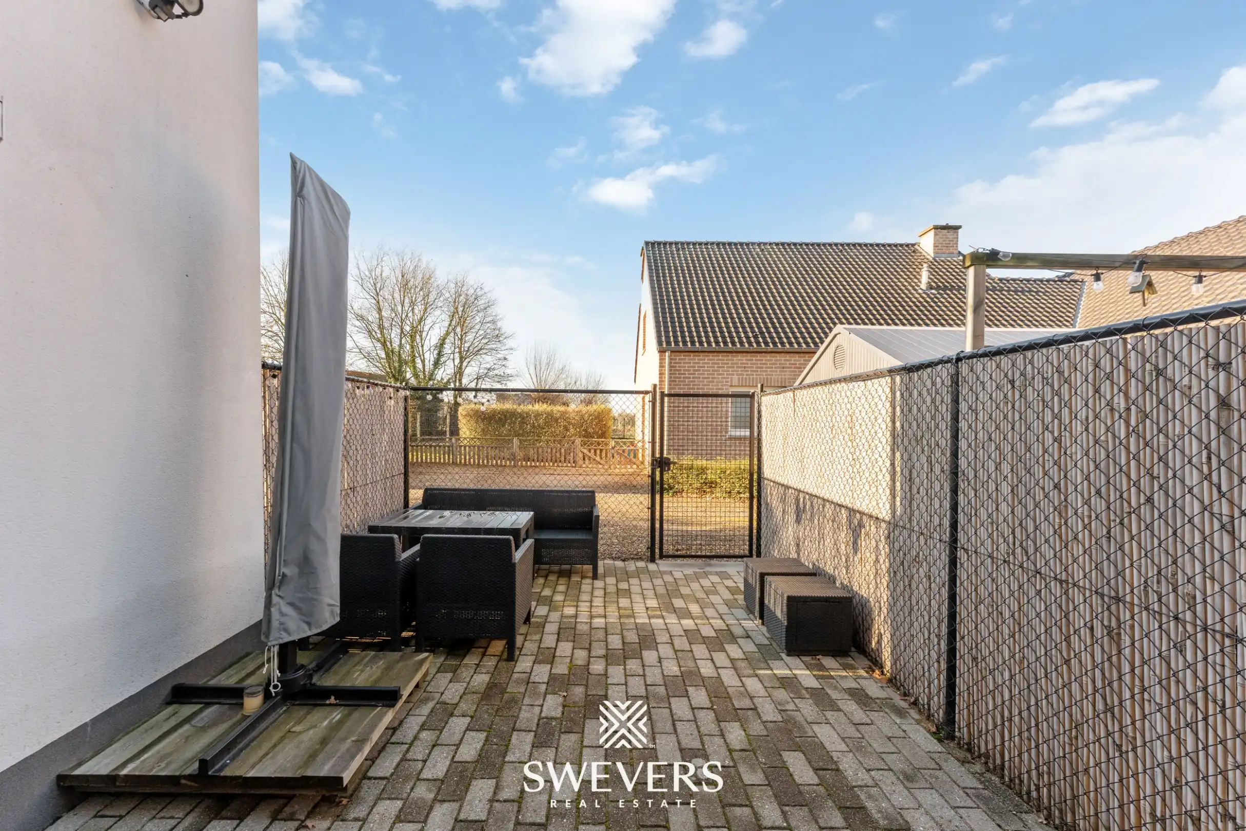 Gerenoveerd appartement met terras op topligging in Diepenbeek foto 25