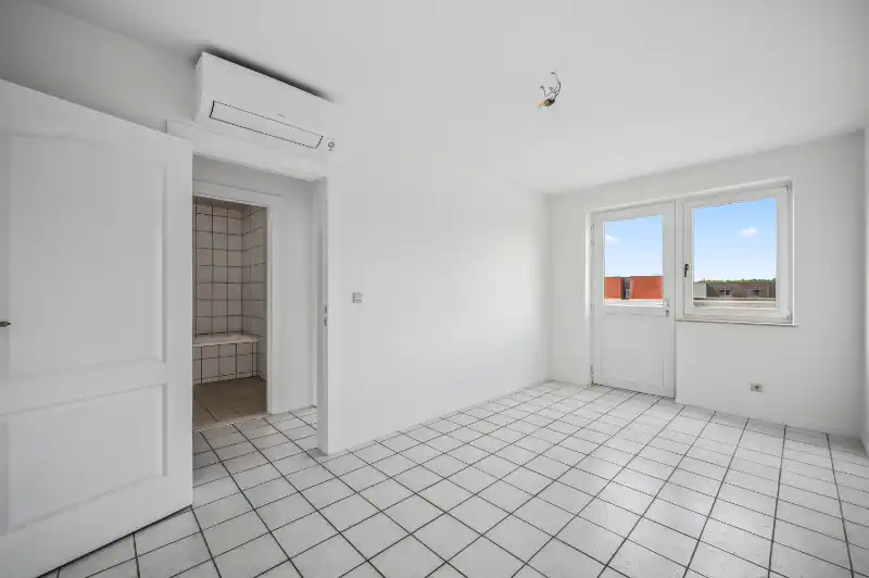 Ruim appartement op de 2 de verdieping foto 7