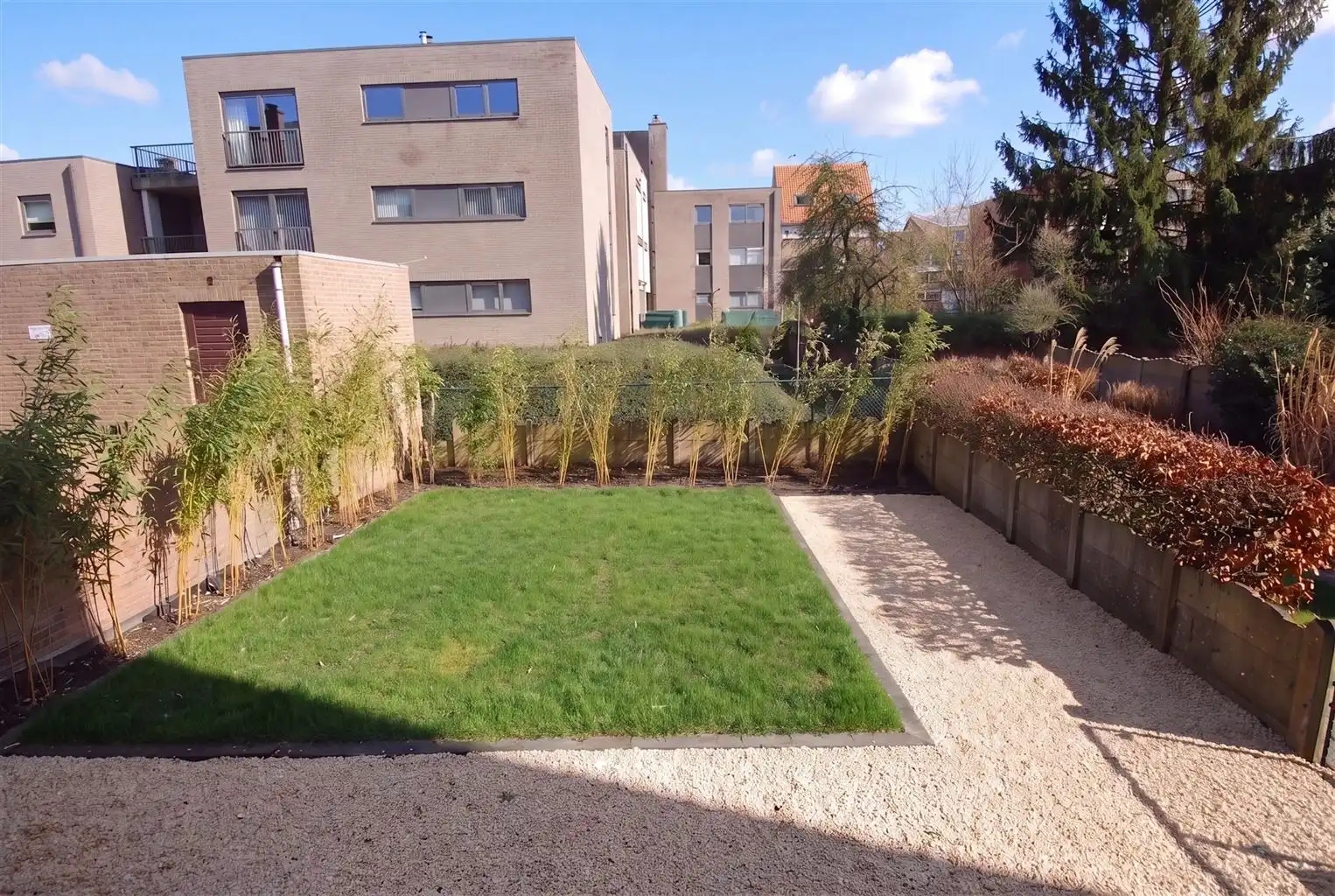 Volledig gerenoveerd, instapklaar herenhuis in eclectische stijl  met 3 slaapkamers(+dressing), mooi aangelegde tuin en autostaanplaats. foto 22