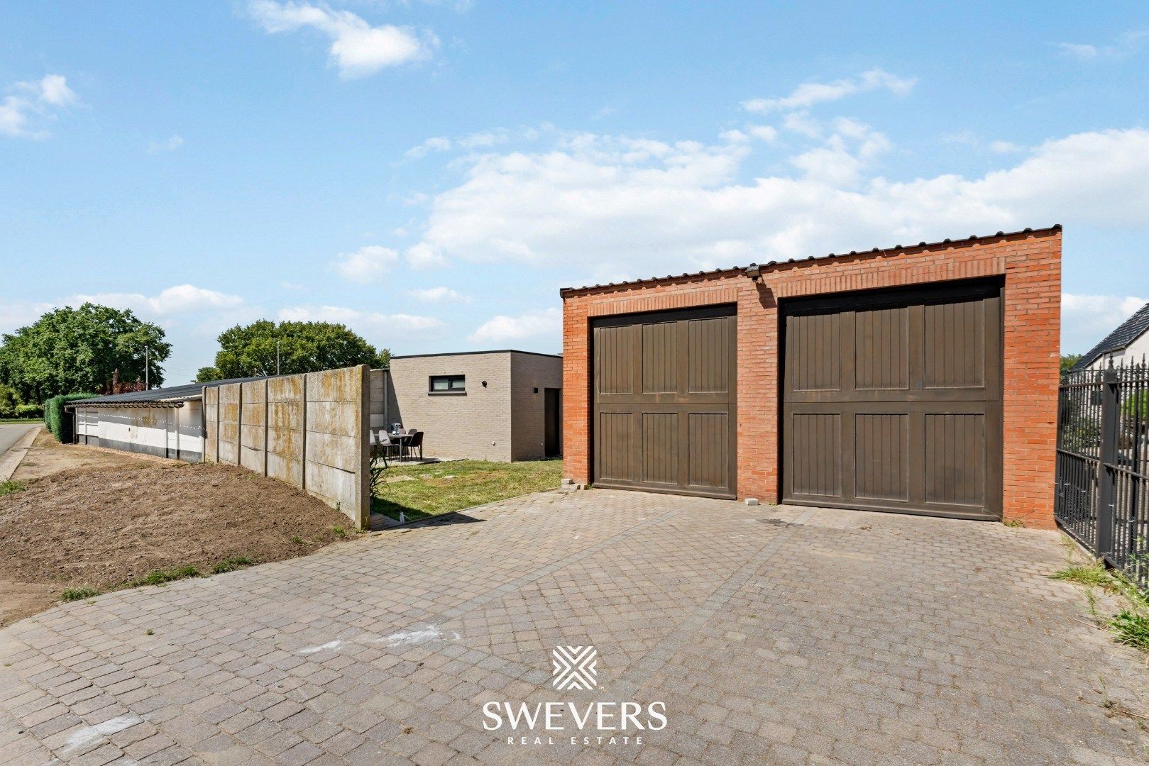 Instapklare, volledig gerenoveerde woning met zonnige tuin en grote garage foto 26