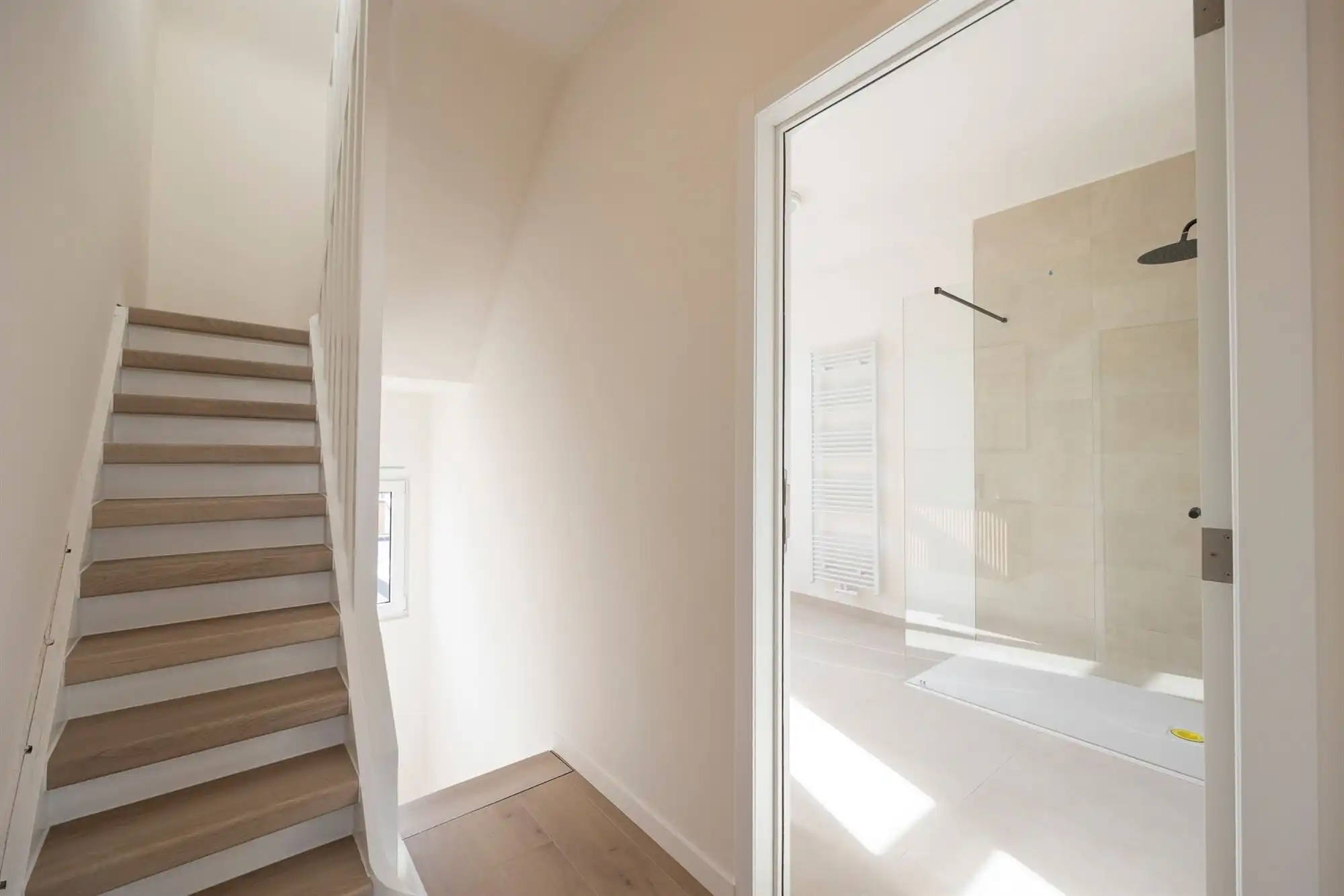 Volledig gerenoveerde woning met tuin in Mechelen foto 18