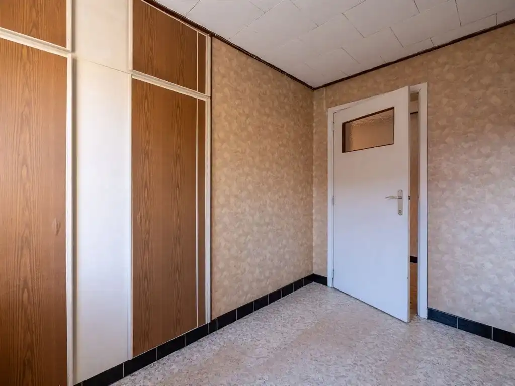 Te renoveren vrijstaande woning met 4 slaapkamers foto 31