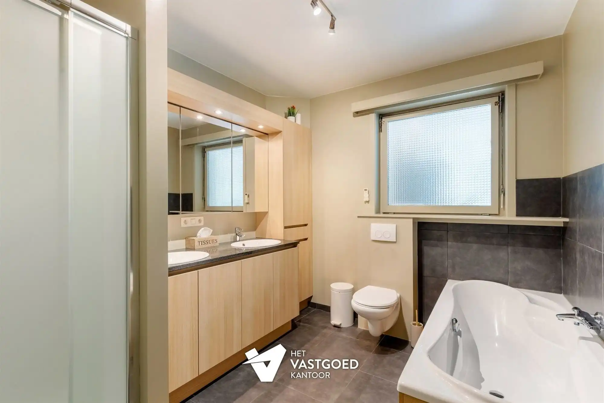 GELIJKVLOERSE VILLA MET ZWEMBAD, POOLHOUSE EN ENERGIEZUINIG WOONCOMFORT IN MOL foto 18
