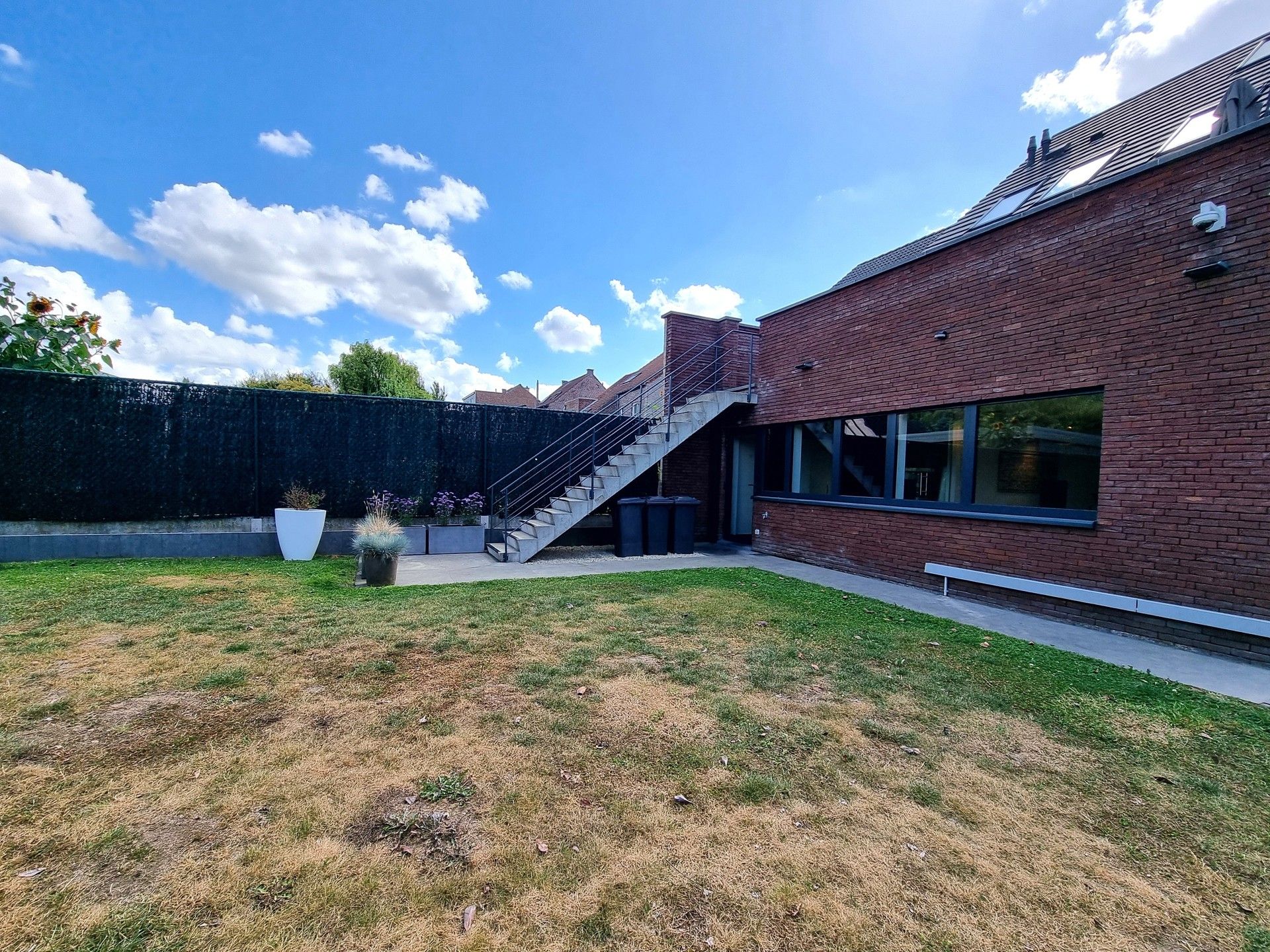 Handelsgelijkvloers met triplex-appartement in het hartje van Pamel foto 28