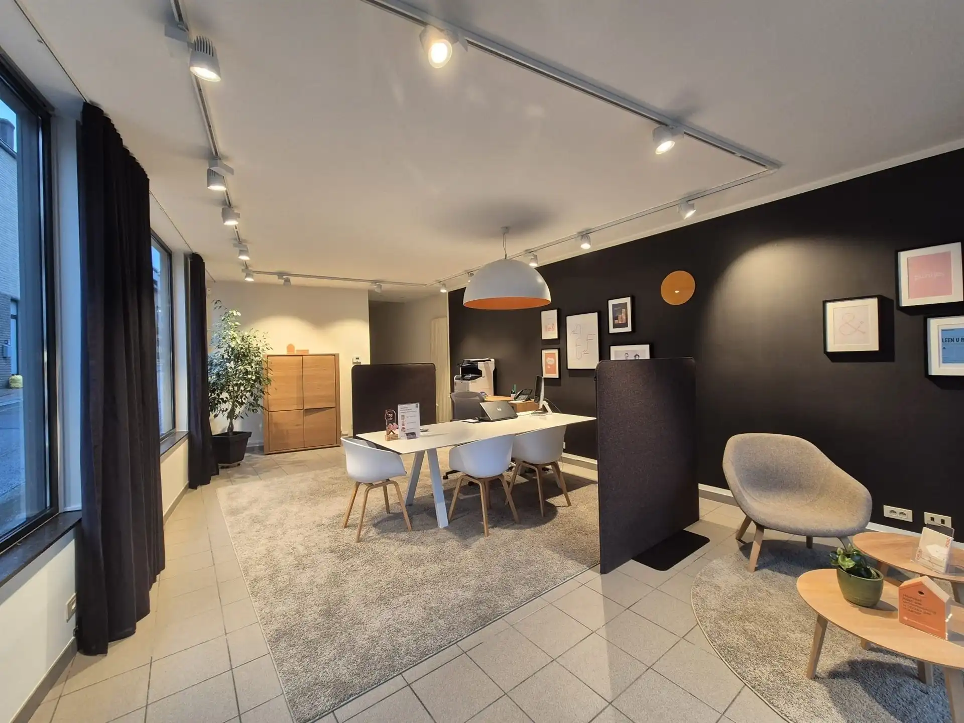 Handelspand te huur op topligging in Wetteren. foto {{pictureIndex}}