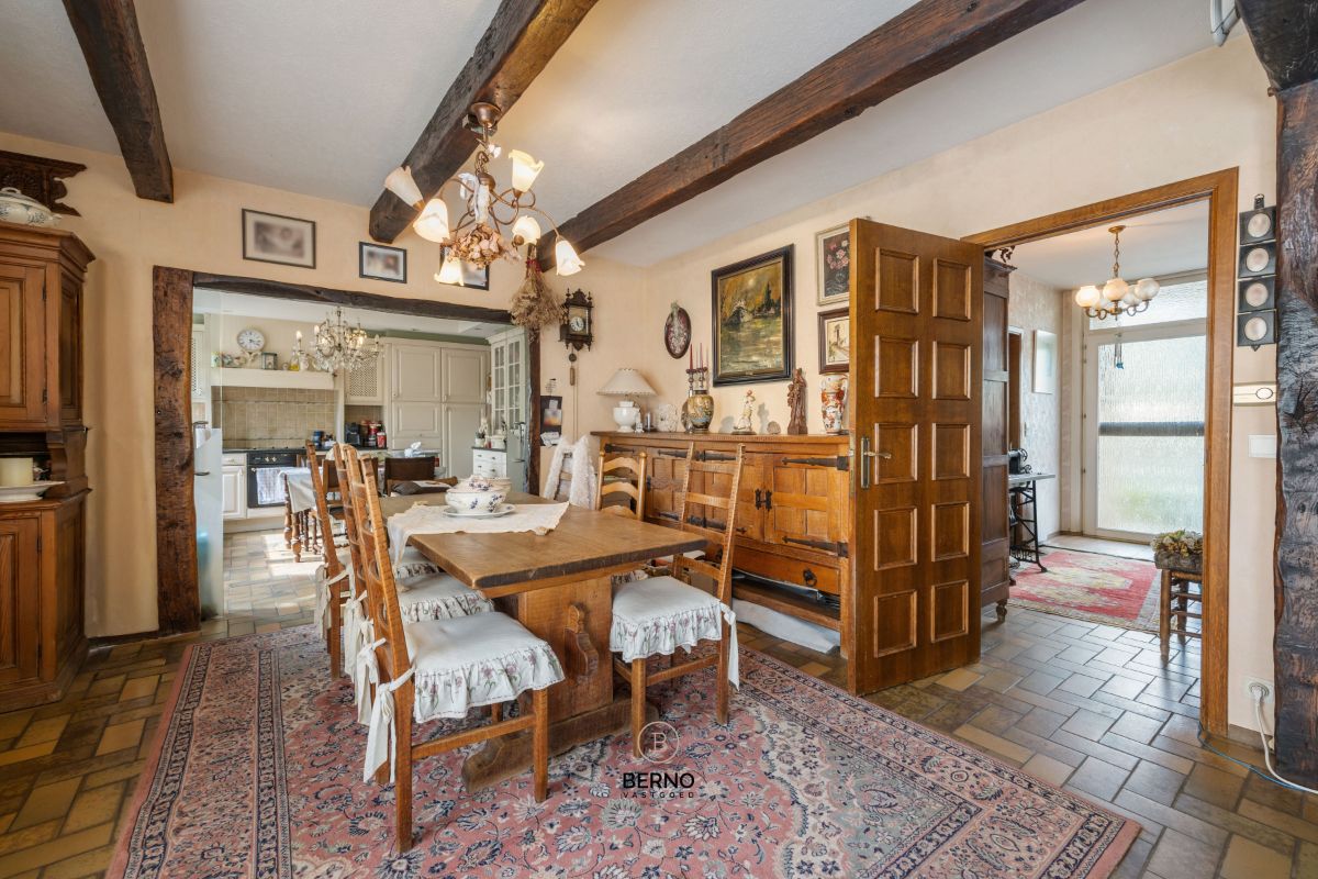 Ruime laagbouwvilla met 5 slaapkamers en 150 m² kelder/garage in Lede foto 4