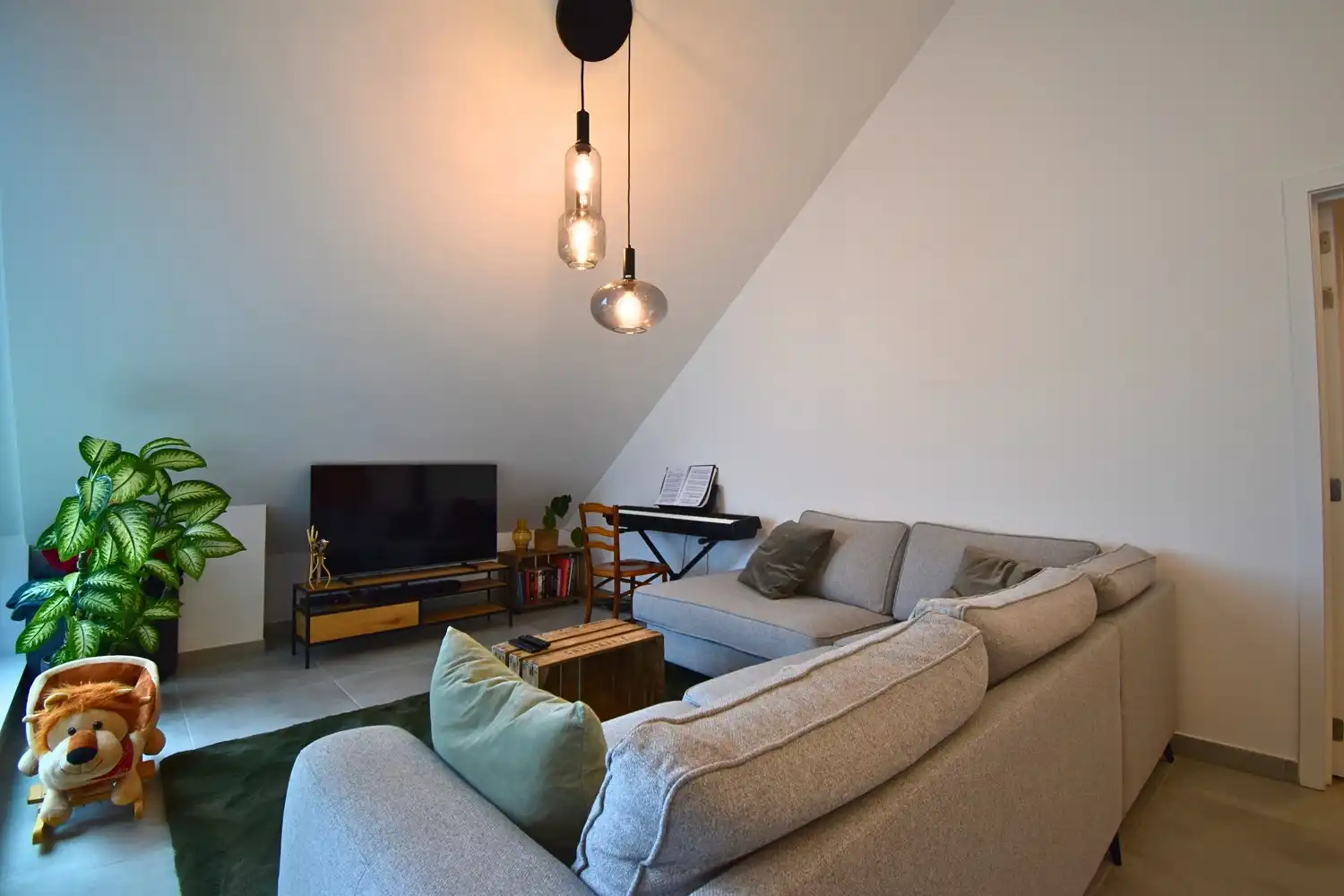 Verzorgd appartement met 2 slaapkamers en terras te huur nabij het centrum van Sint-Pieters-Leeuw foto 4