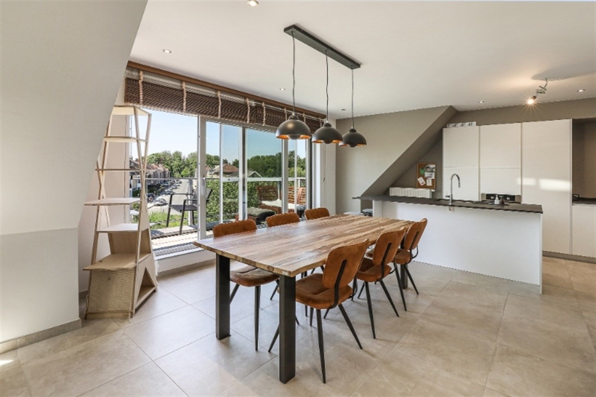 Prachtig recent appartement met 2 slaapkamers in de stadsrand foto 3