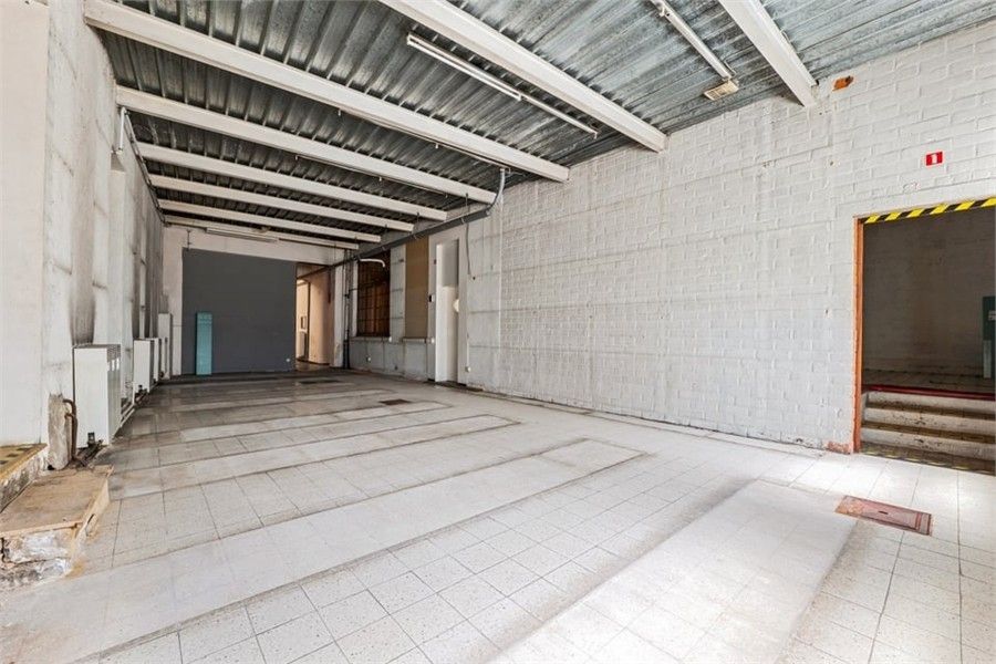 RUIME HANDELSRUIMTE TE HUUR OP DE GROTE MARKT IN SINT-TRUIDEN foto 16