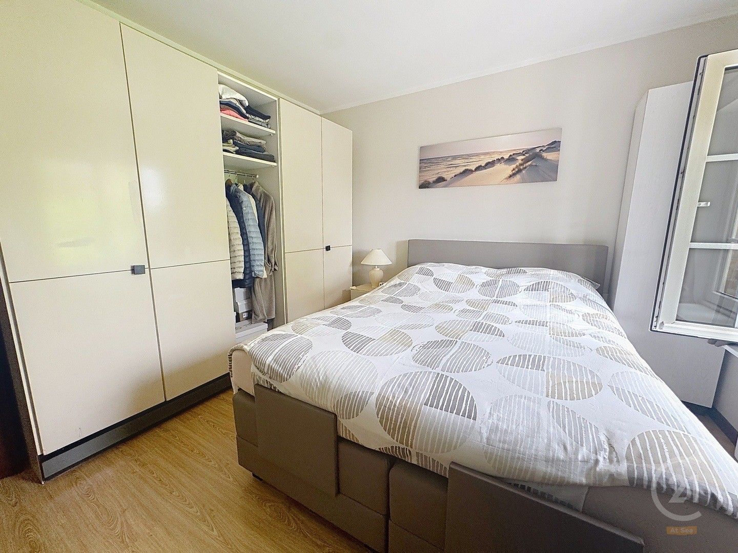 Karaktervolle woning met ruime tuin in het centrum van Leffinge foto 11