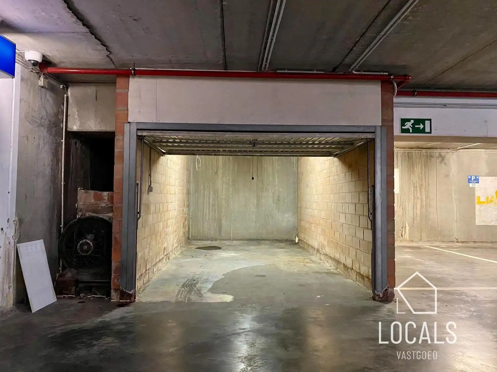 Onmiddellijke beschikbaar! Goed gelegen gesloten garage!  foto 7