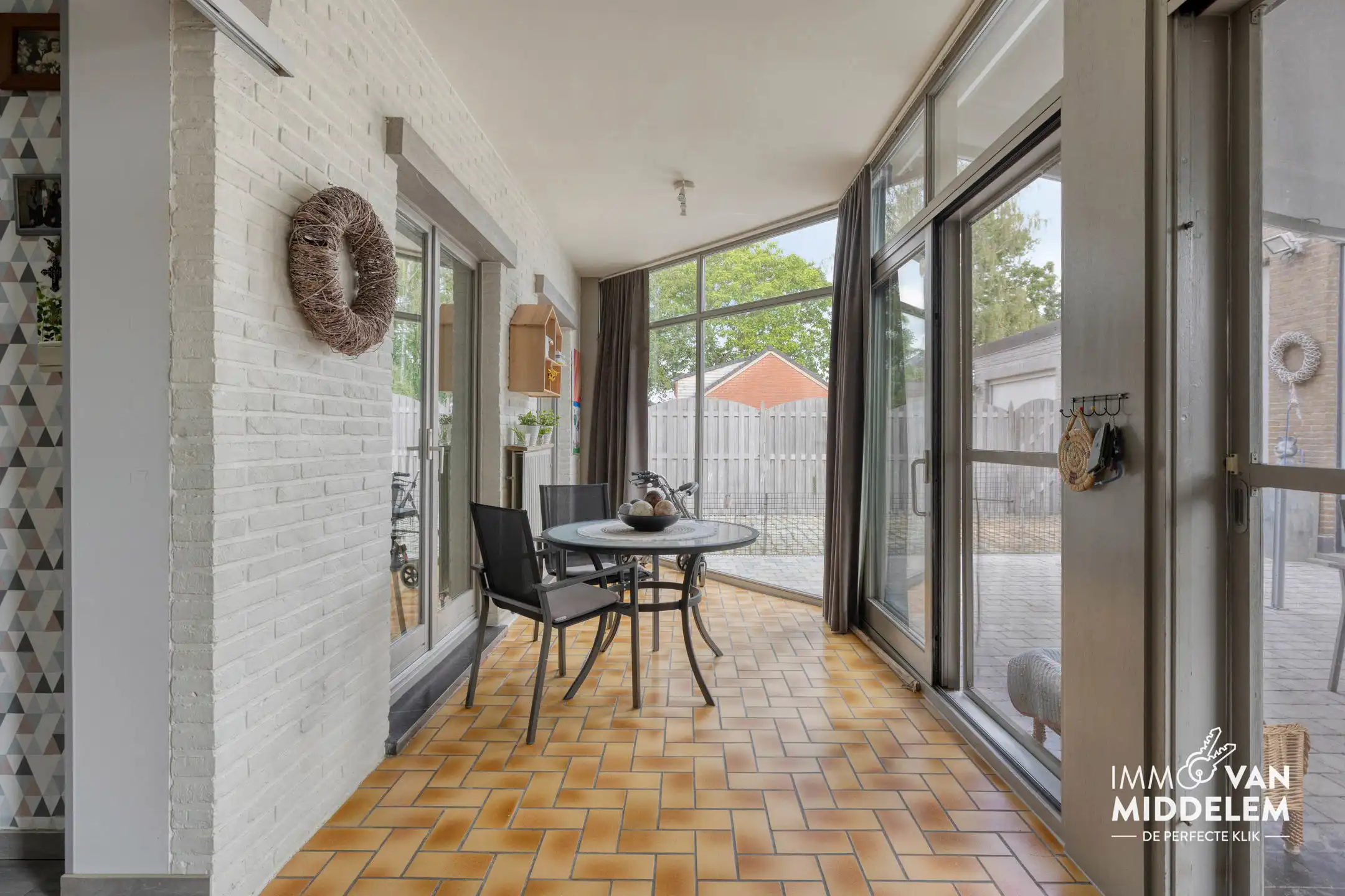 RUIME BUNGALOW MET 4 SLAAPKAMERS, GARAGE EN TUIN foto 9