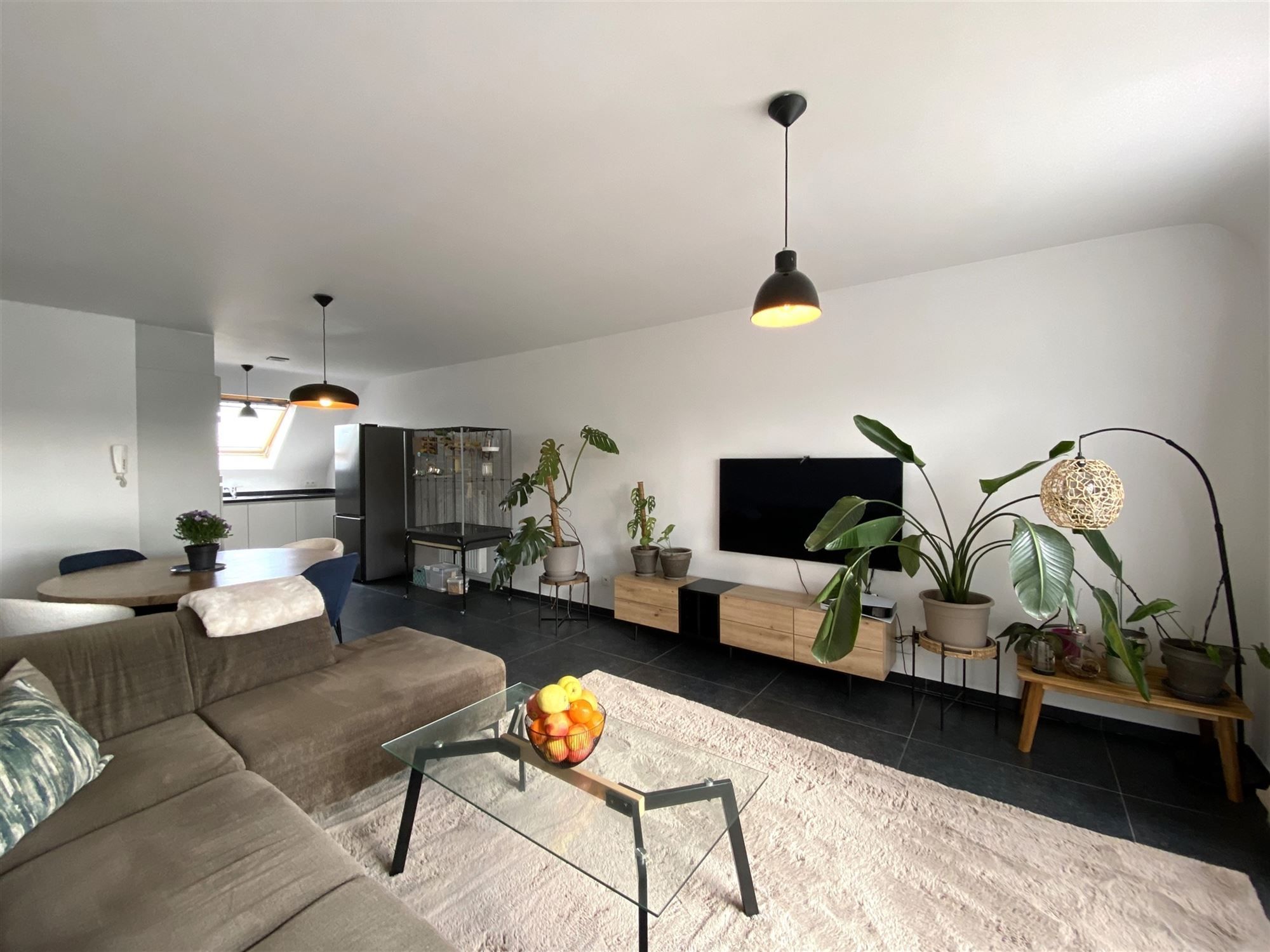 Knap duplex appartement met 3 slaapkamers, een garage en ook 2 autostaanplaatsen foto 2