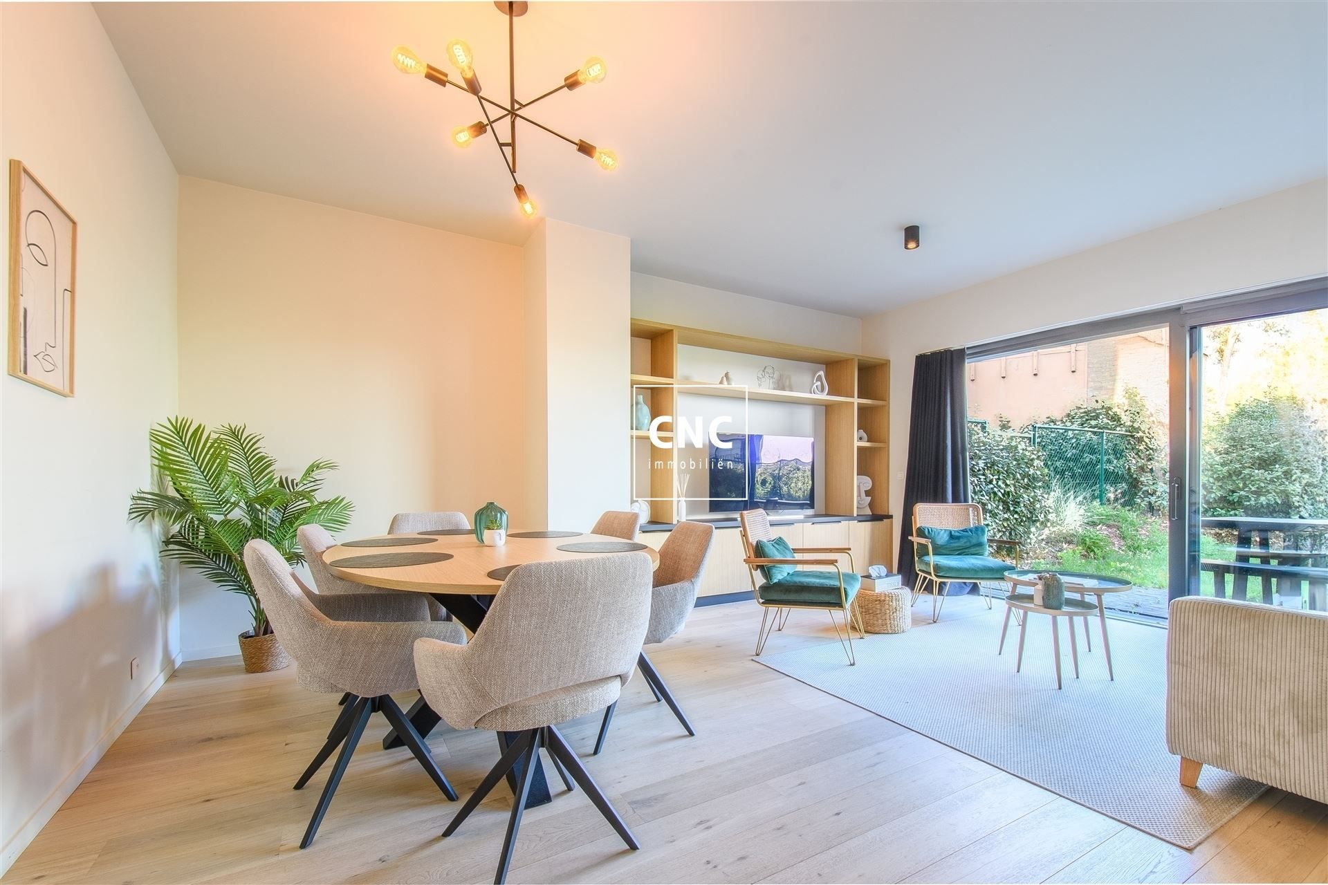 Stijlvol appartement met grote tuin op centrale ligging foto 2