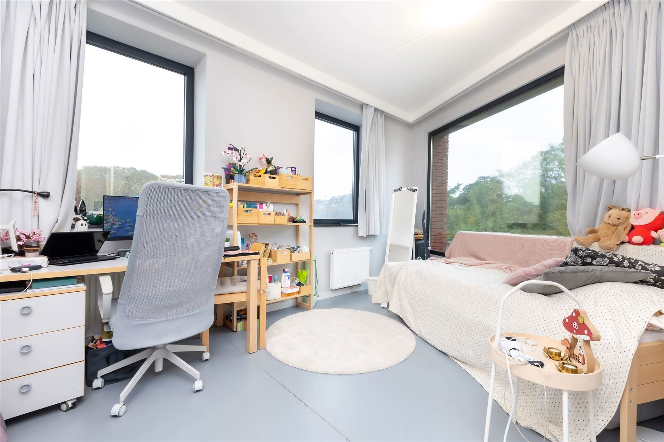 Studentkamer van ± 21m² met douchekamer foto {{pictureIndex}}