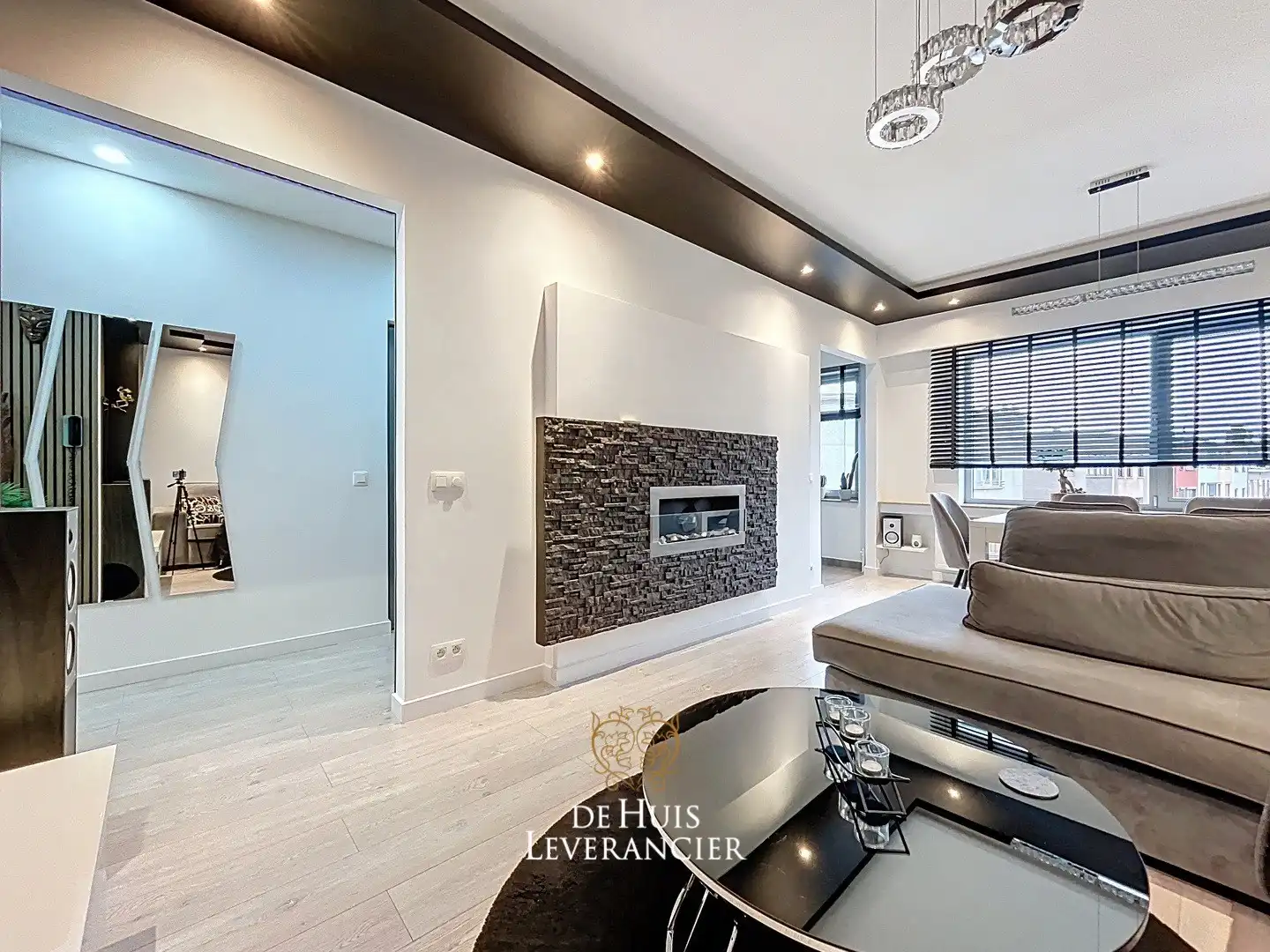 Trendy hi-tech appartement in hartje Edegem te koop foto 21