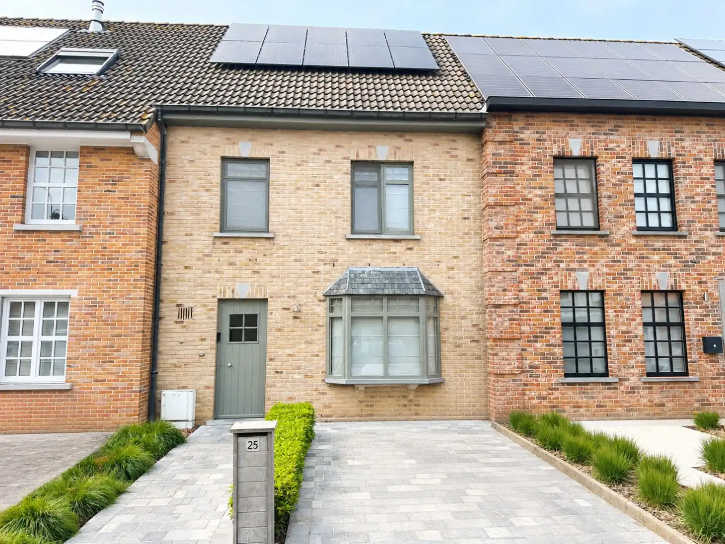 Energiezuinige instapklare gezinswoning met mooie tuin en dubbele garage, Torhout foto {{pictureIndex}}