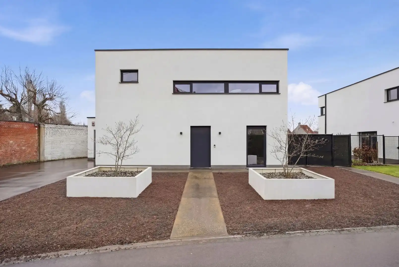 Alleenstaande woning (BJ2016) op 663m² met inpandige garage, 4 slks en 2 badkamers te Kuurne. foto 2