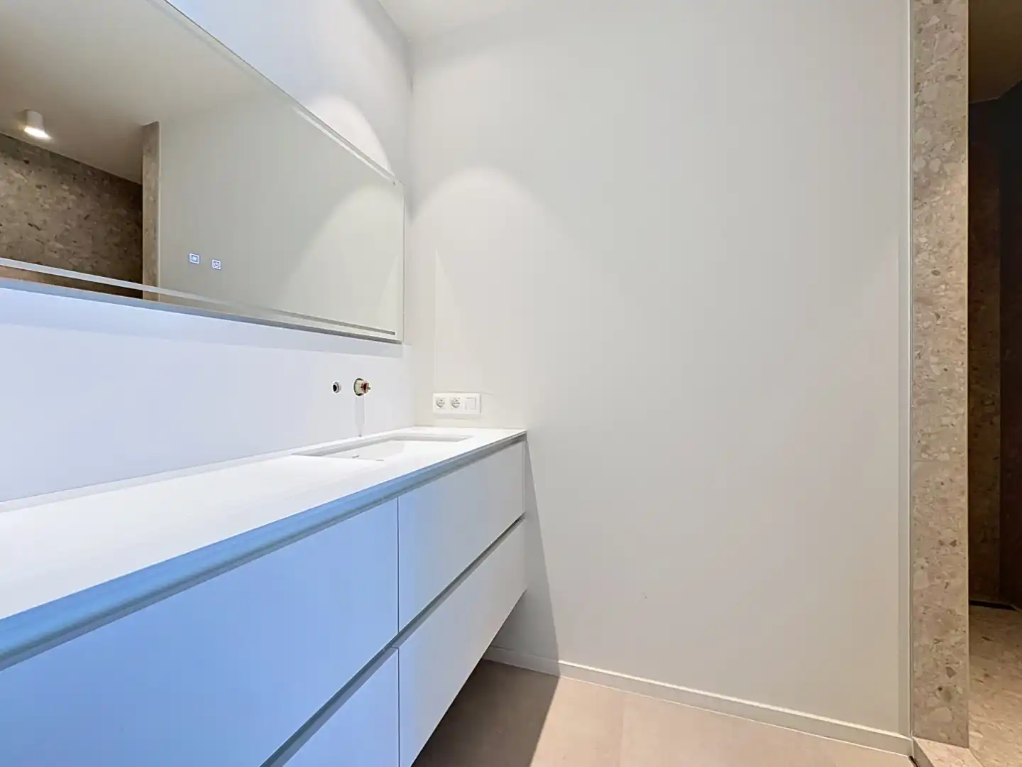 Ruim hoekappartement te Sint-Idesbald. foto 10