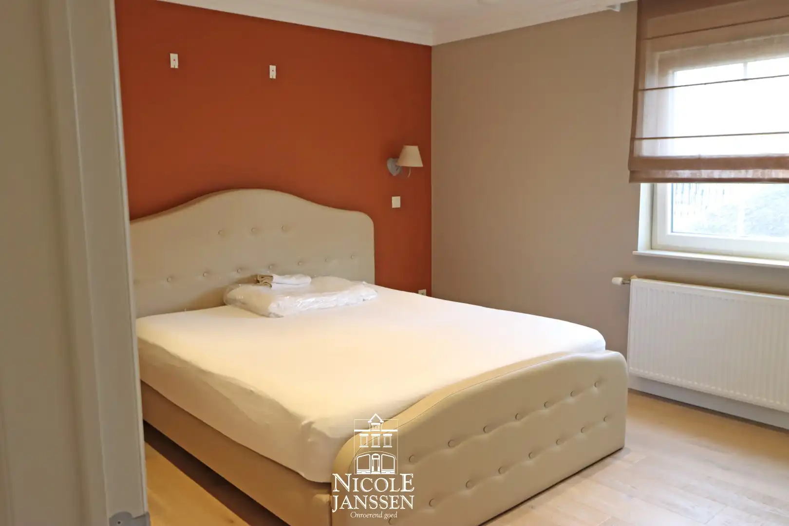 Ruime halfvrijstaande woning  foto 13