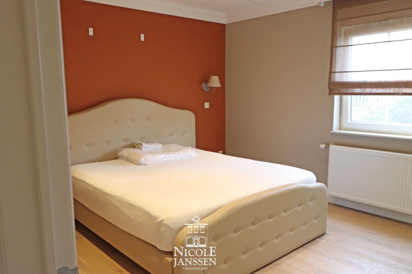 Ruime halfvrijstaande woning  foto 13