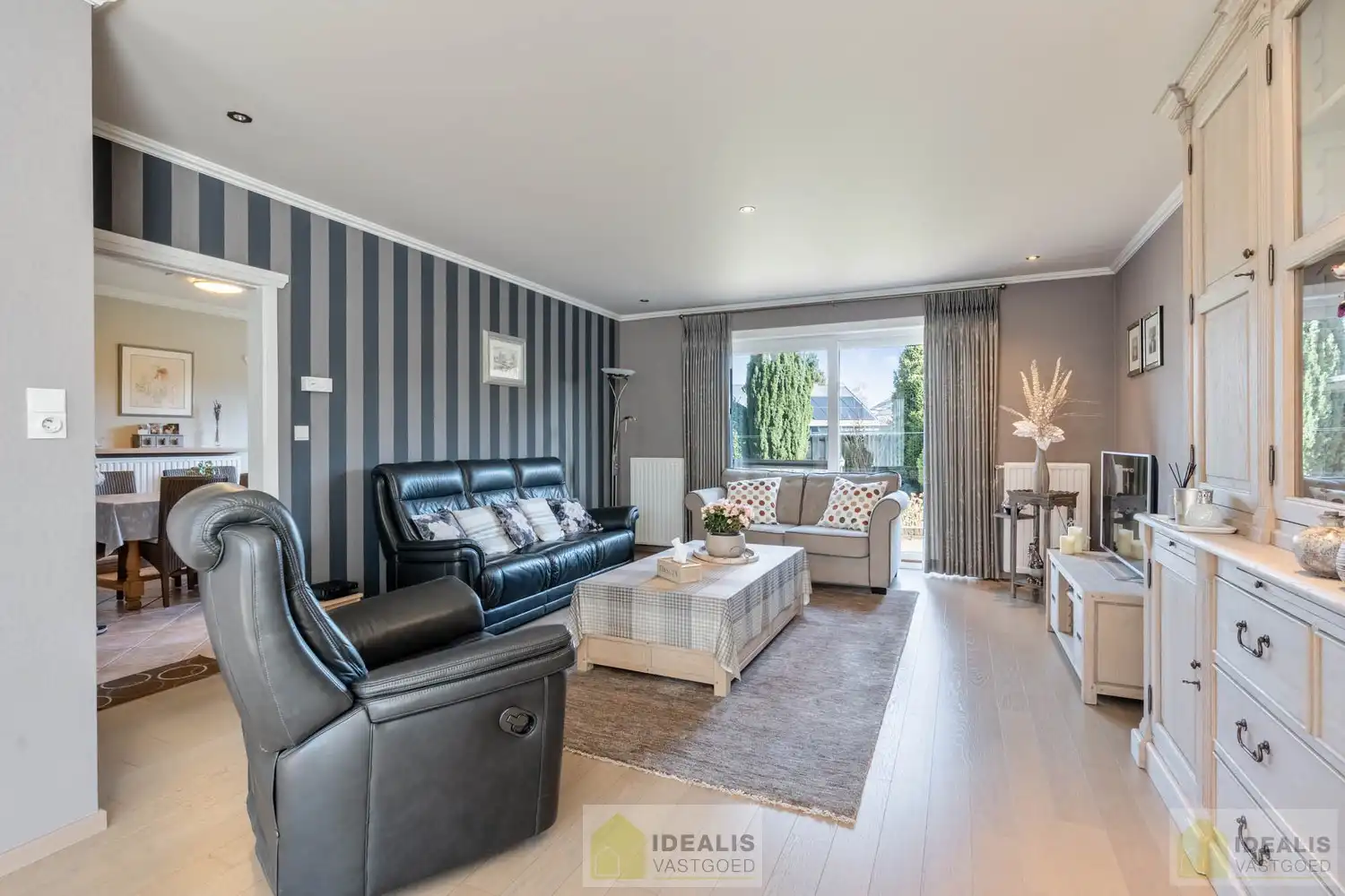 IDEALIS VASTGOED – PERFECT ONDERHOUDEN EN INSTAPKLARE GEZINSWONING MET 4 SLAAPKAMERS, 2 BADKAMERS EN EEN MOOIE WOONOPPERVLAKTE VAN +- 185M² OP EEN AANGENAAM EN RUSTIG GELEGEN PERCEEL VAN 6A 80CA OP GEGEERDE LOCATIE IN ACHEL! foto 7