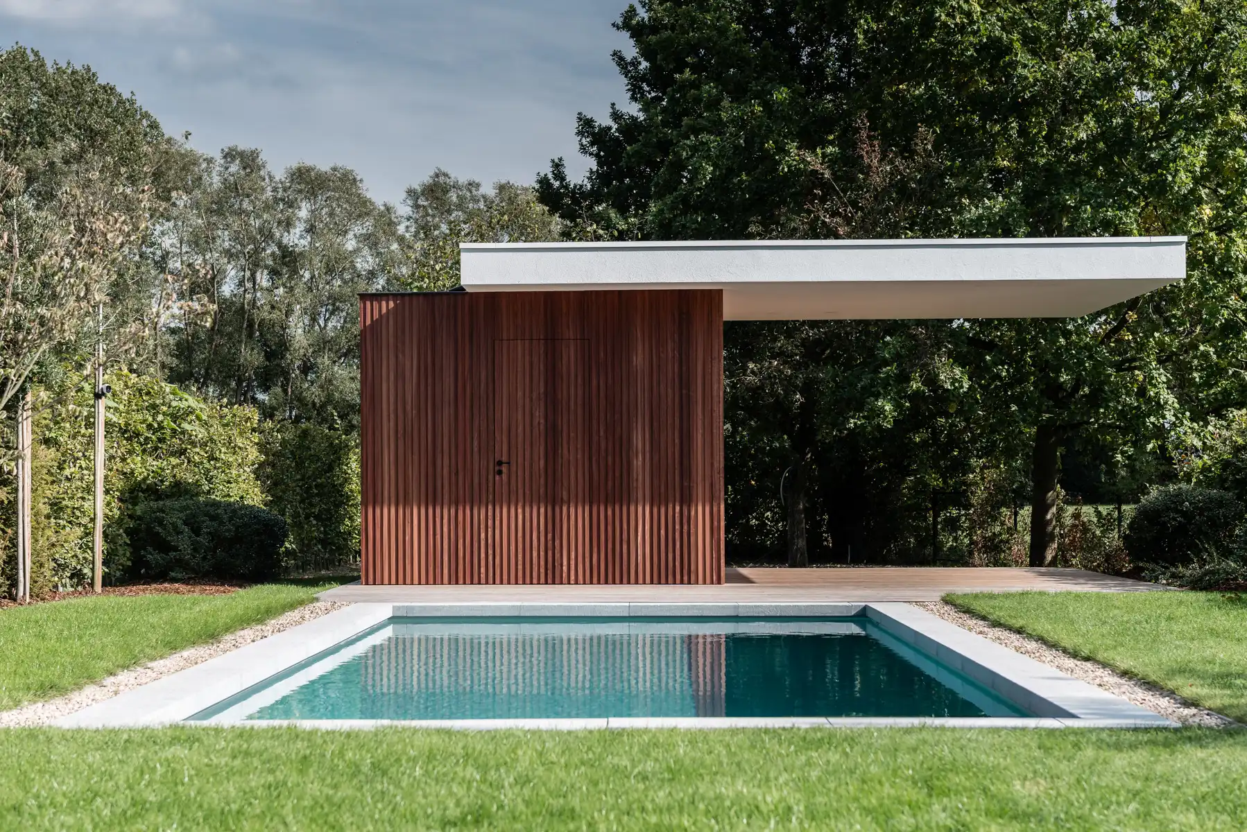 Exclusieve instapklare woning met zwembad en open groenzicht foto 64