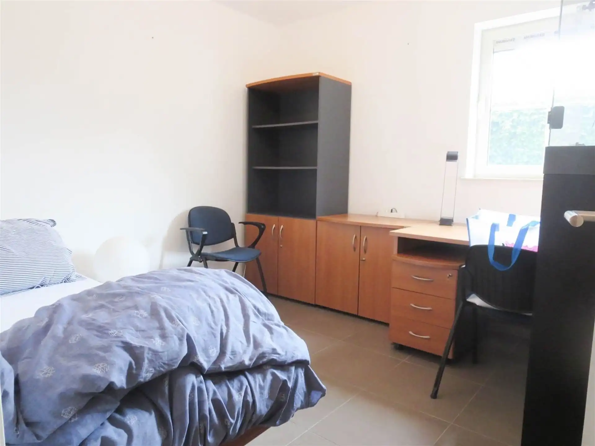 Aan de stadsrand gelegen gelijkvloers appartement foto 9