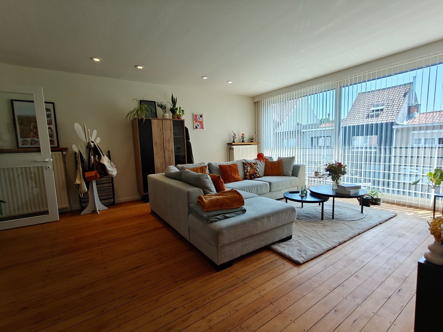 Ruim appartement met drie slaapkamers en terras op de eerste verdieping te Lokeren foto 3