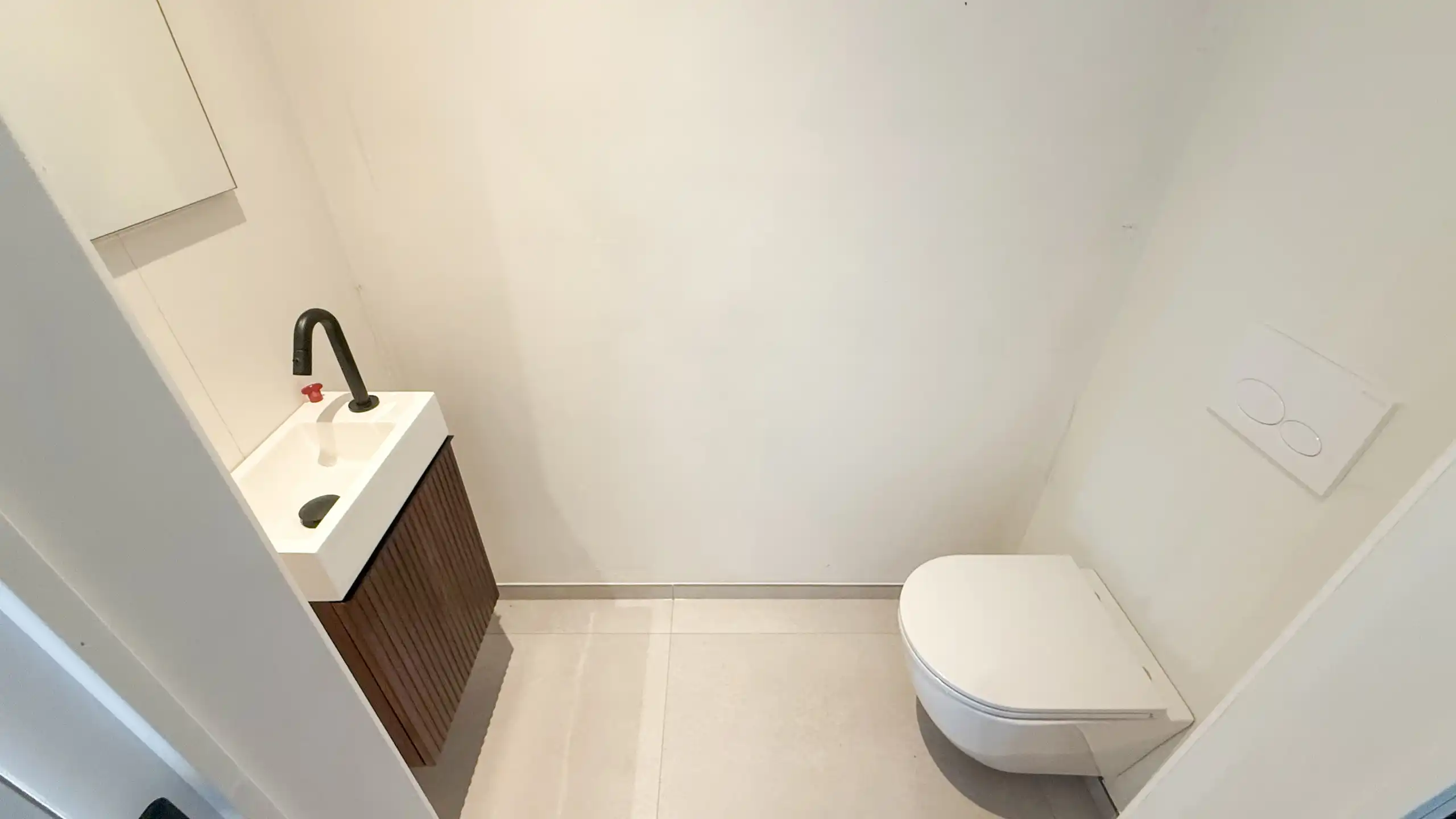 Kwalitatief afgewerkte nieuwbouwwoning op centrale ligging! foto 16