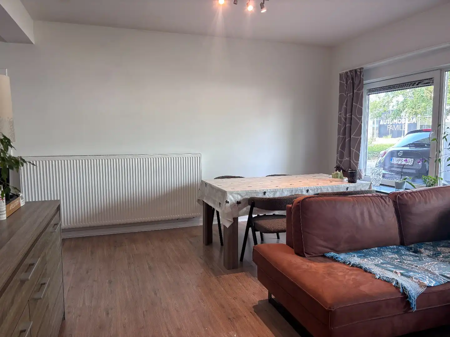 Instapklaar, gerenoveerd gelijkvloersappartement met 2 slaapkamers en garage foto 4