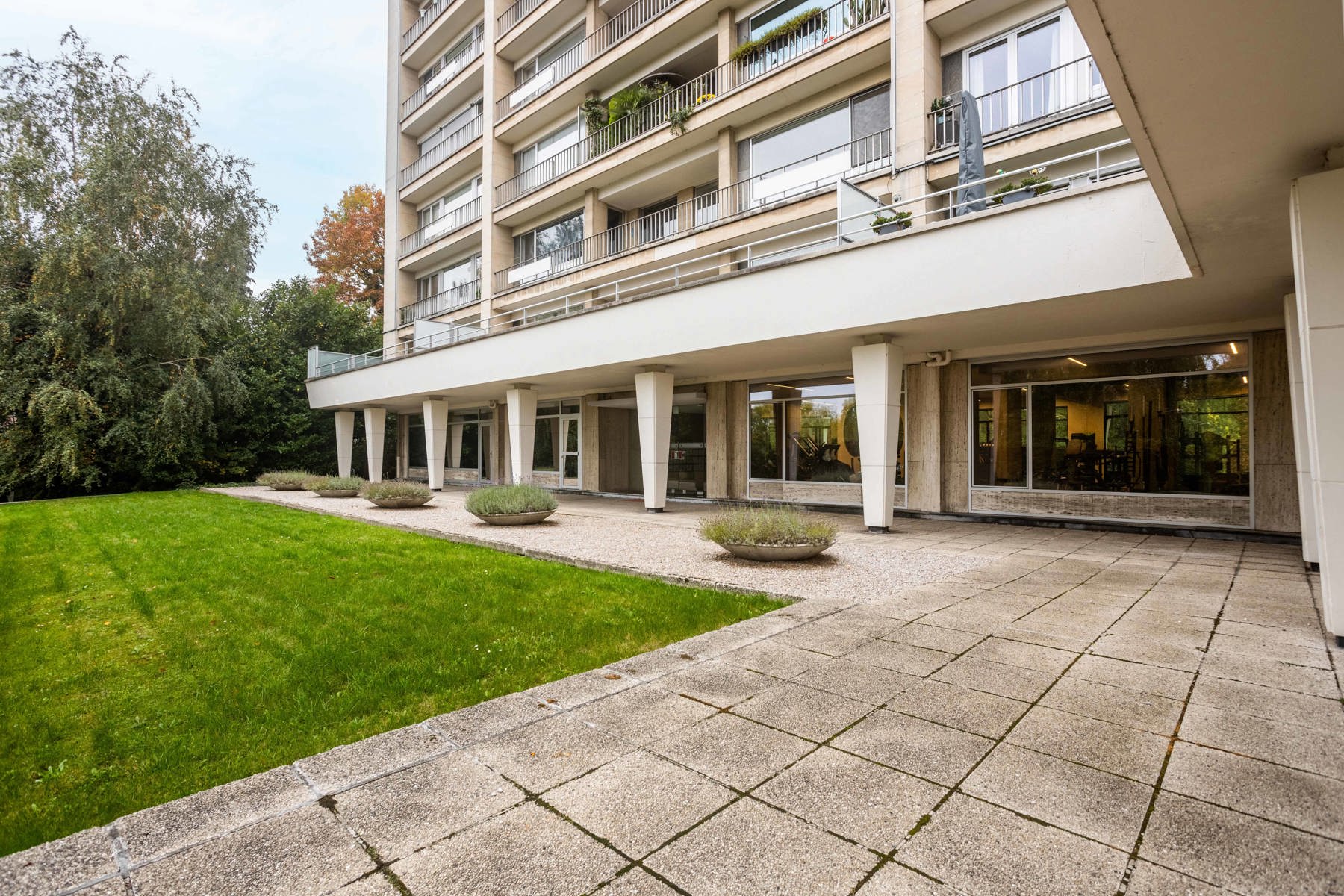 Exclusief ruim app. met mooi parkzicht, terrassen en garage foto 2