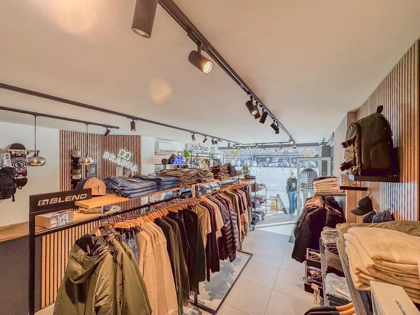 Handelsgelijkvloers (150m²) op commerciële toplocatie. foto 6