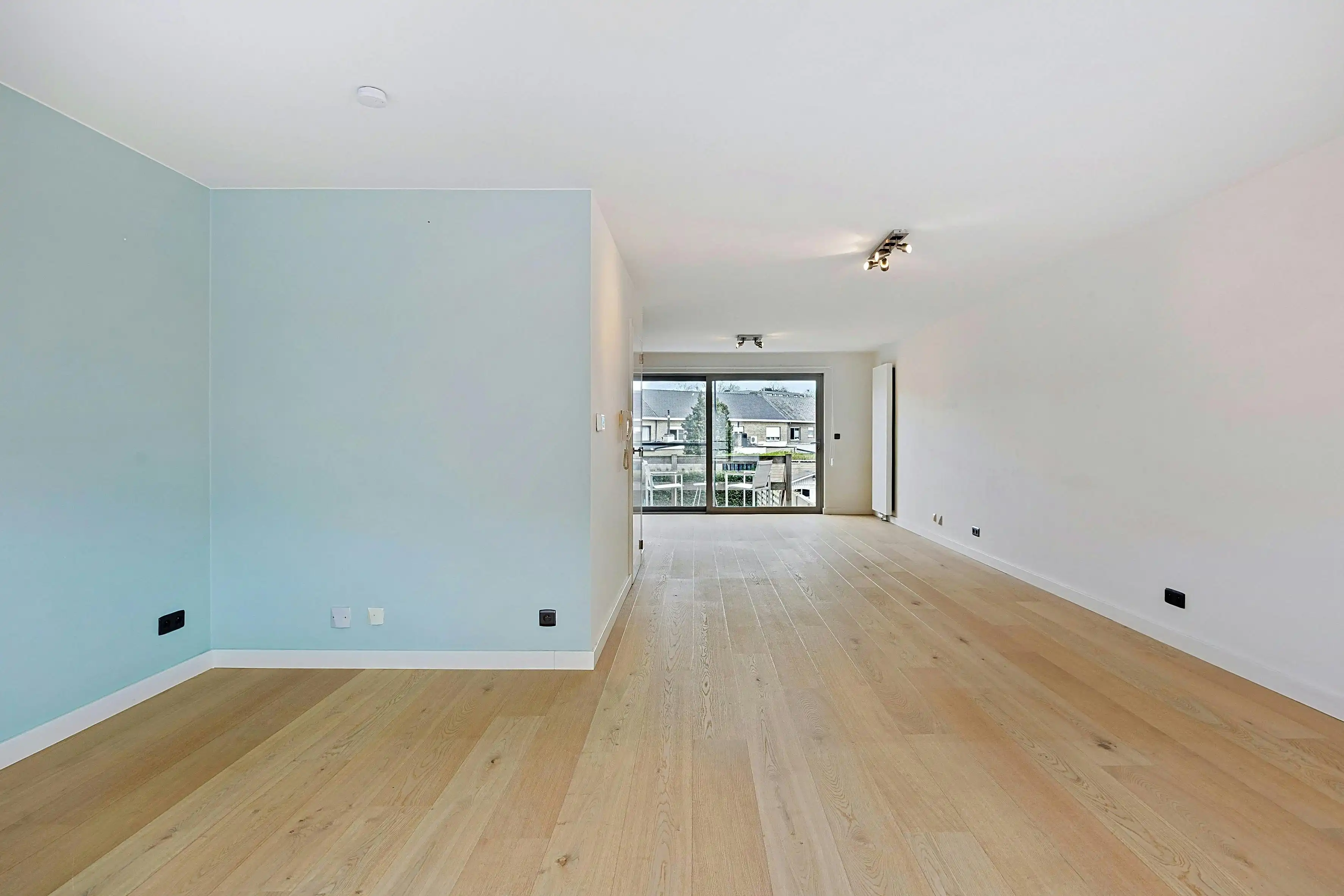 Instapklare bel-etage met 3 slaapkamers en zonnige tuin in hartje Eeklo foto 5