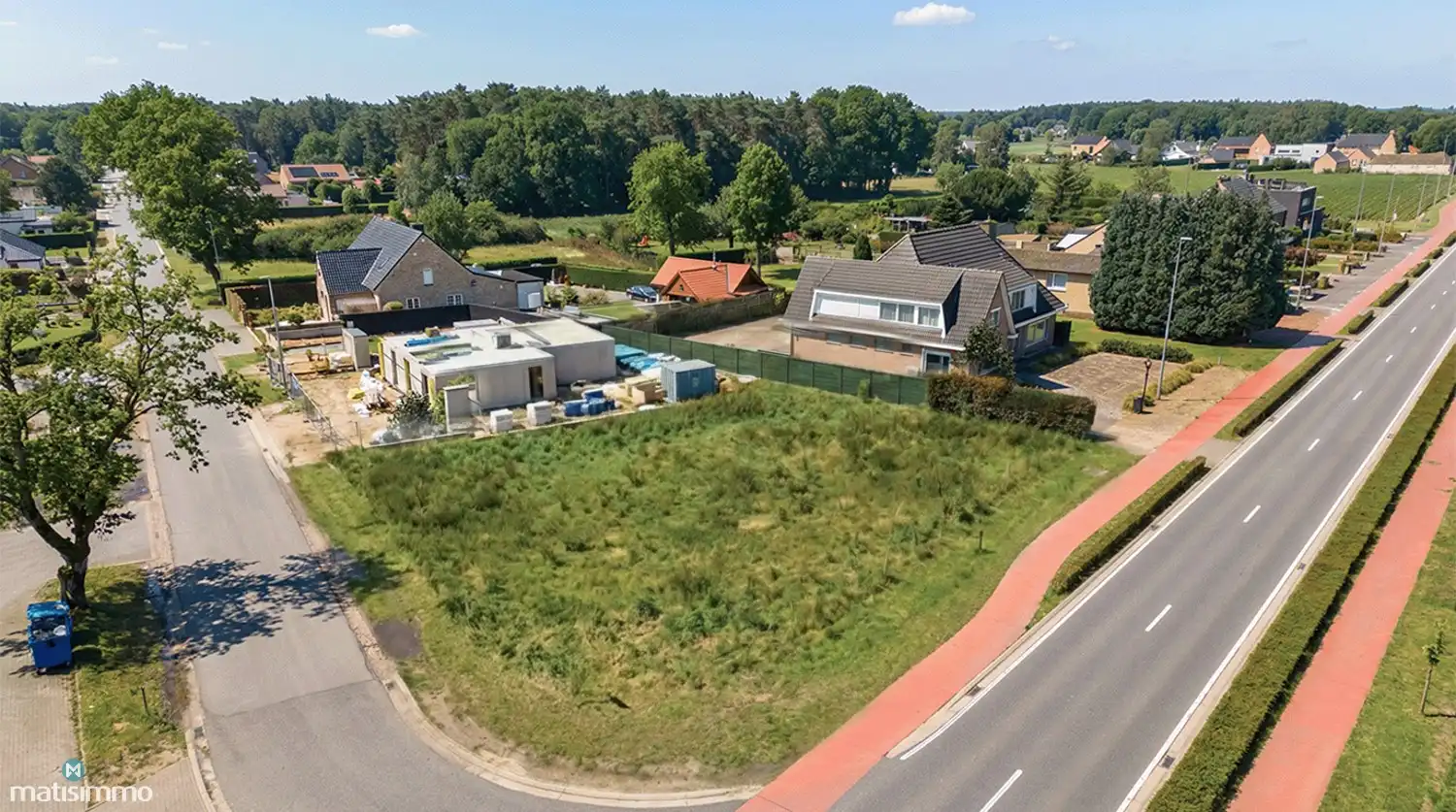 BOUWGROND OP HOEKPERCEEL VOOR OPEN BEBOUWING IN NIEL-BIJ-AS foto 2