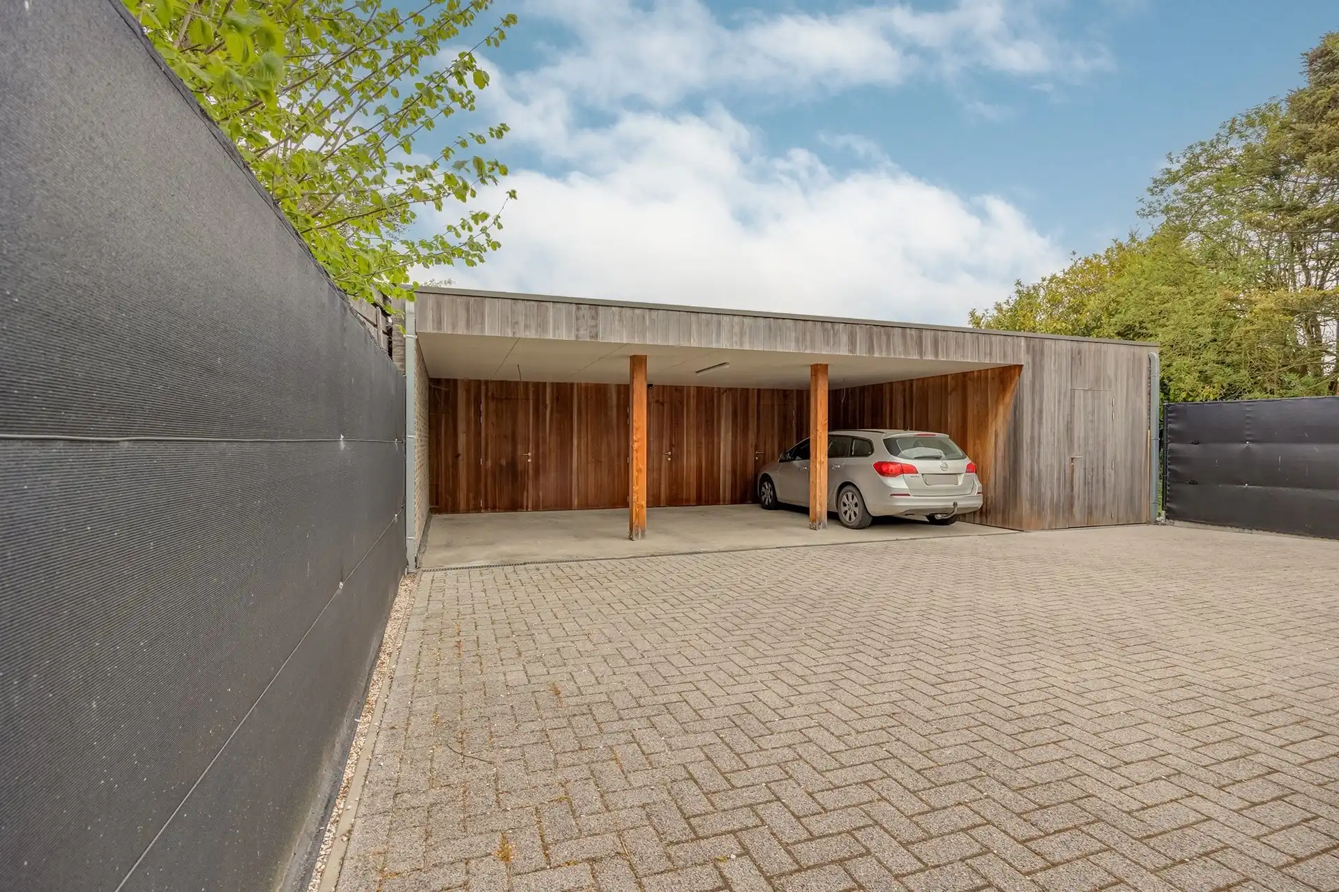 Recent triplexappartement met 2 slaapkamers en carport foto 20