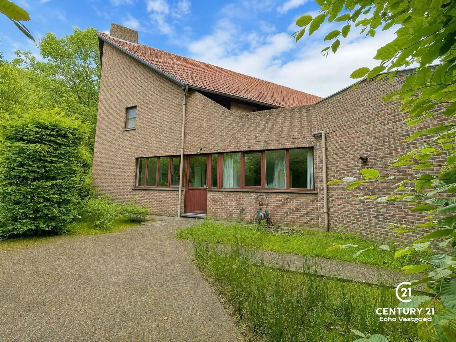 Ruime villa op zonnig perceel v. 2789m² in villawijk De Lint foto 4