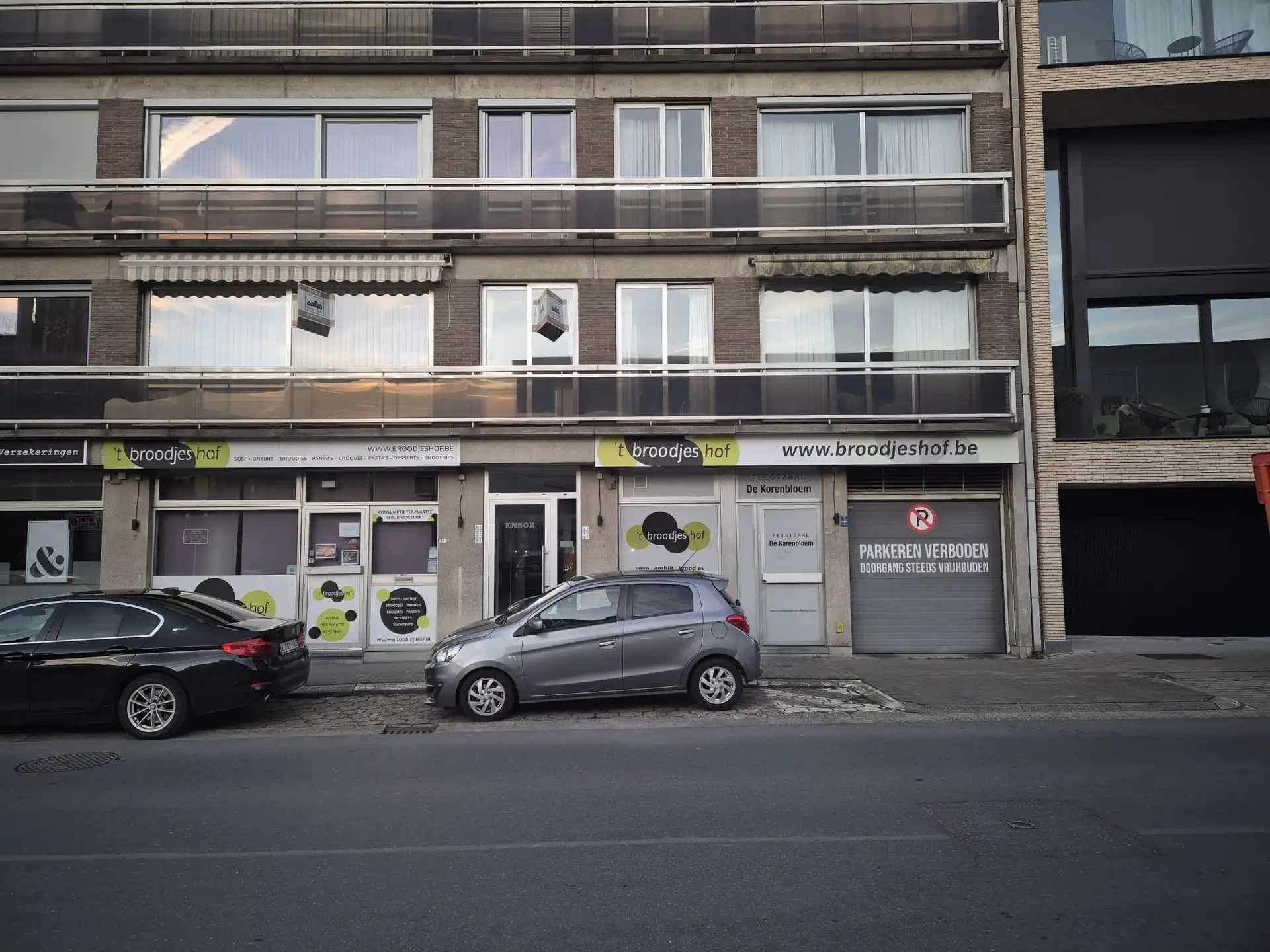 Instapklaar en knus appartement te huur in het centrum van Wetteren. foto {{pictureIndex}}