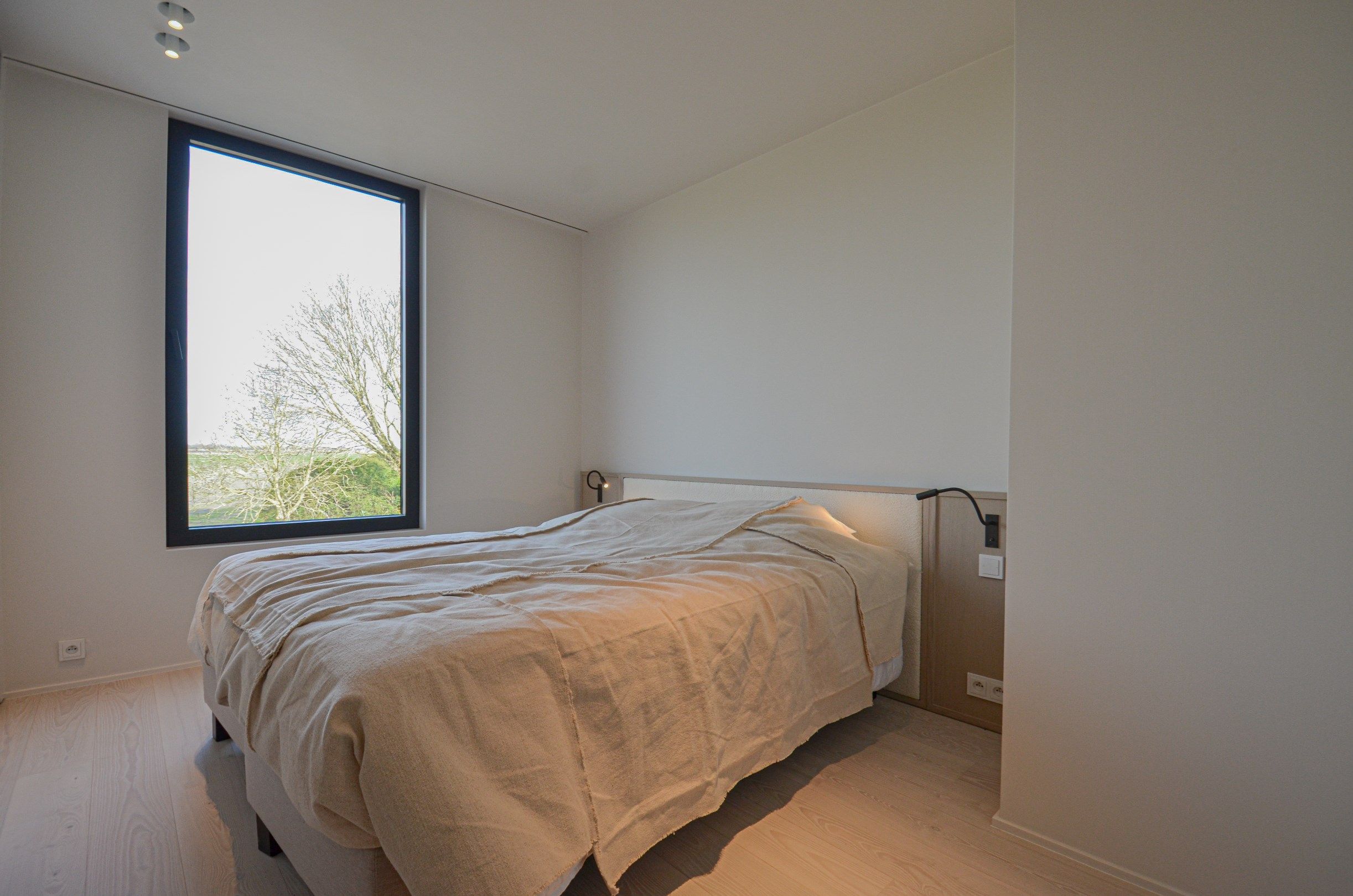 Exclusieve  nieuwbouwwoning afgewerkt met buitengewone materialen en design. foto 27