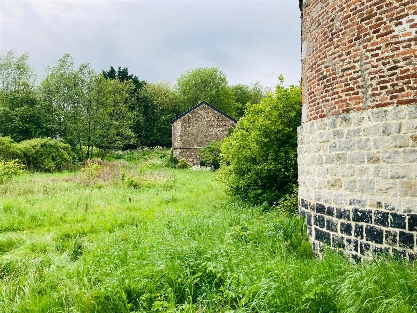 Château d'Epinois met toren, en met dépendance logies. foto 5