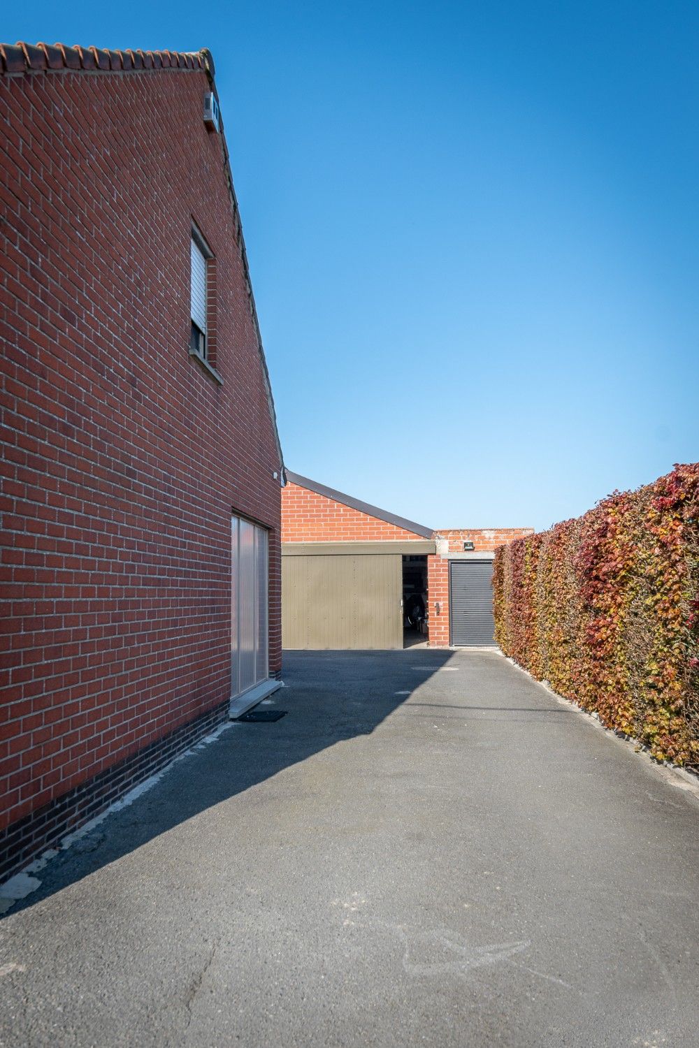 Rustig gelegen, ruime woning met magazijn foto 22