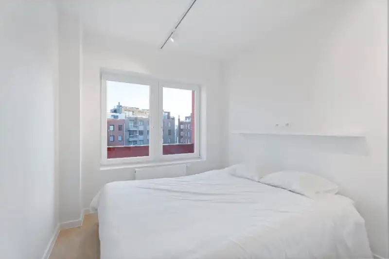 Gerenoveerd 3 slaapkamer, 2 badkamer appartement op de zeedijk in Sint-Idesbald met balkon foto 11