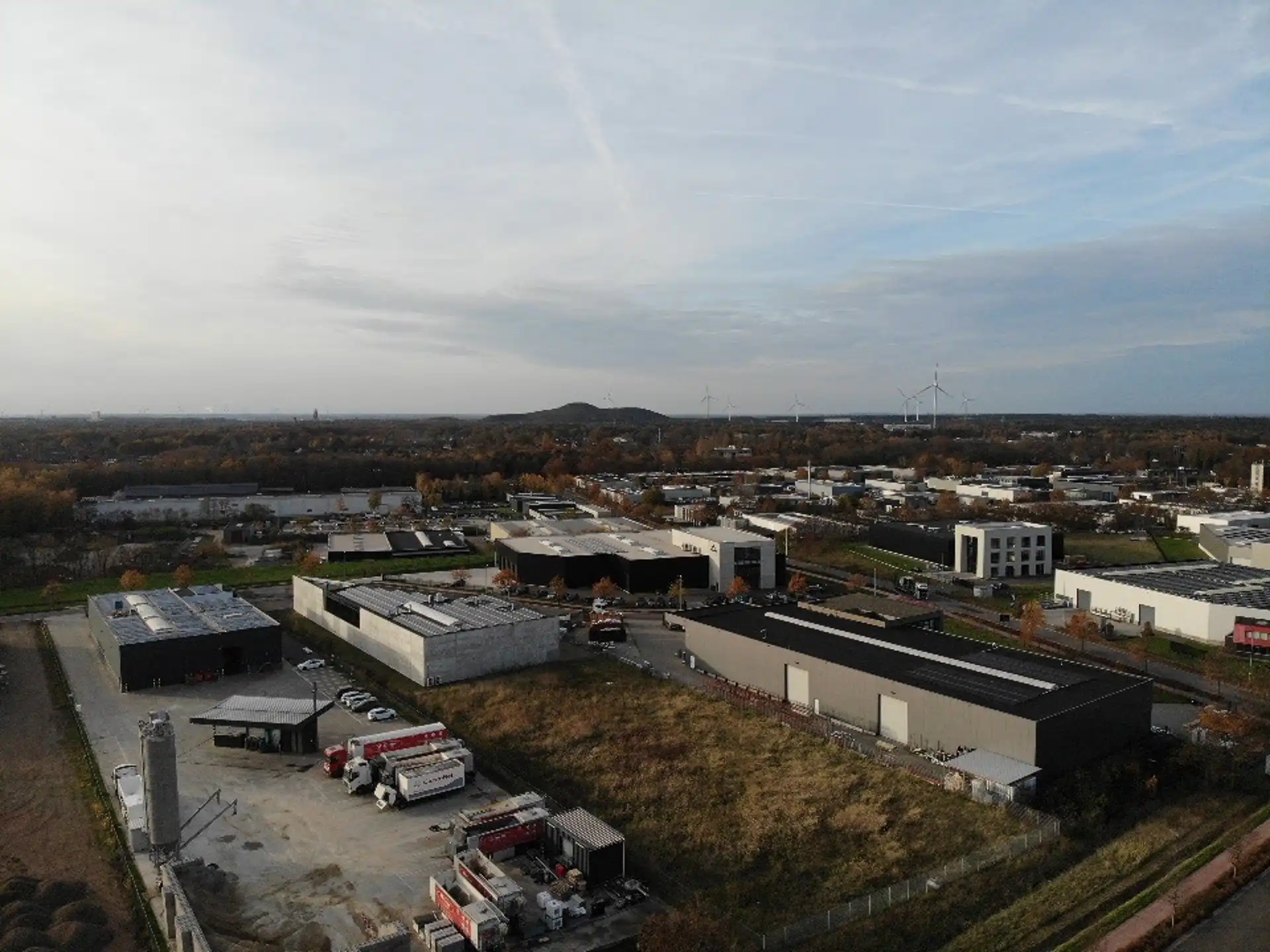 Uitzonderlijk bedrijfsgebouw op Genk-Noord foto 20