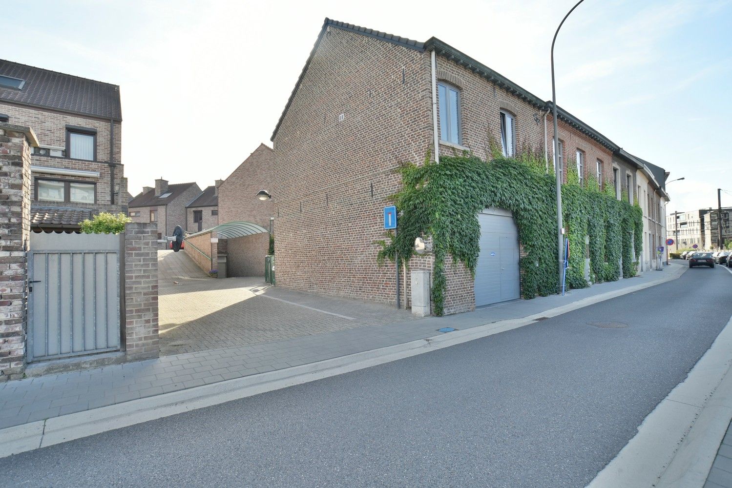 Ruime, afsluitbare garage, gelegen op slechts 100 m wandelafstand van de kleine ring in Hasselt foto 6