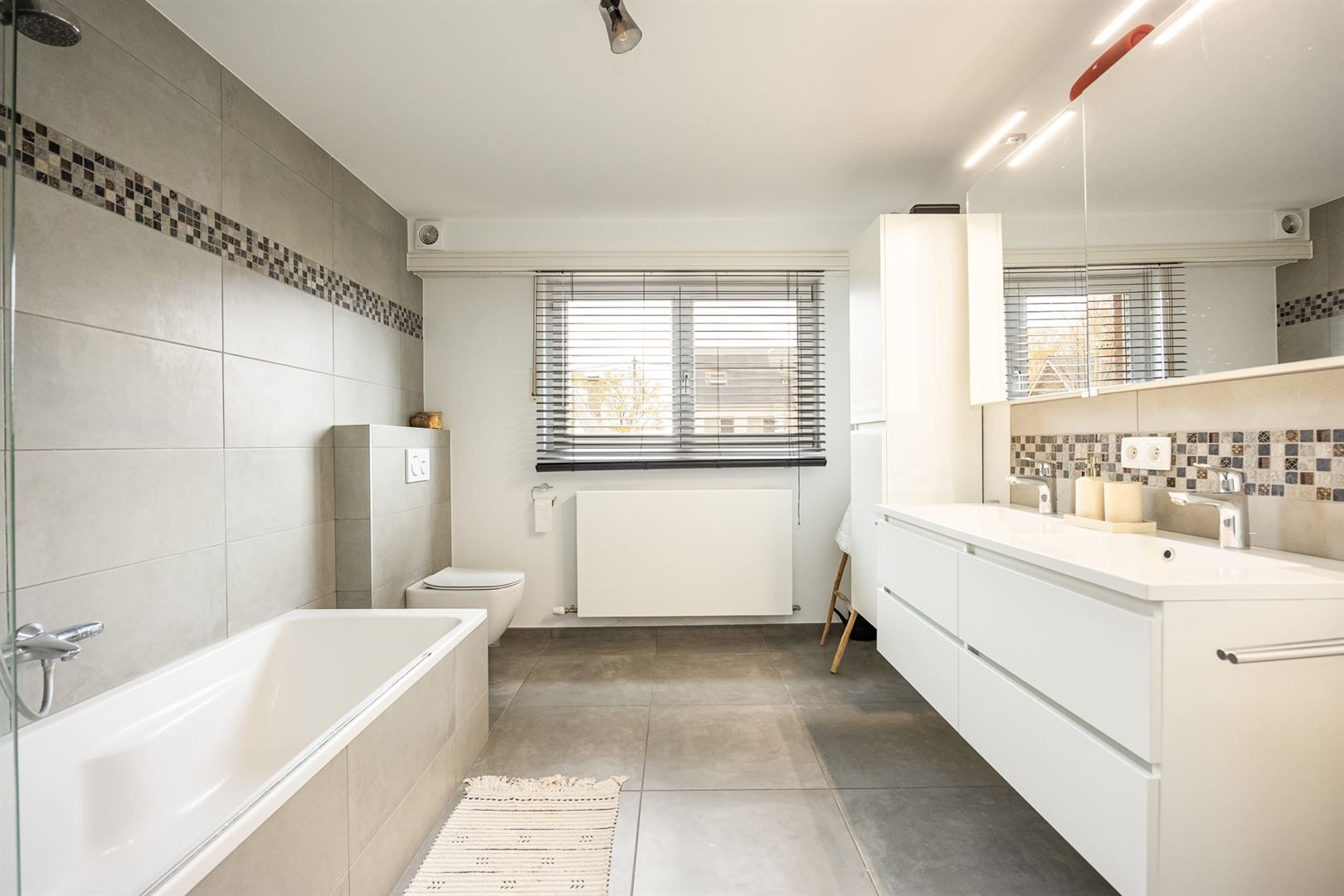 Karaktervolle woning met 4 slaapkamers en praktijkruimte. foto 22