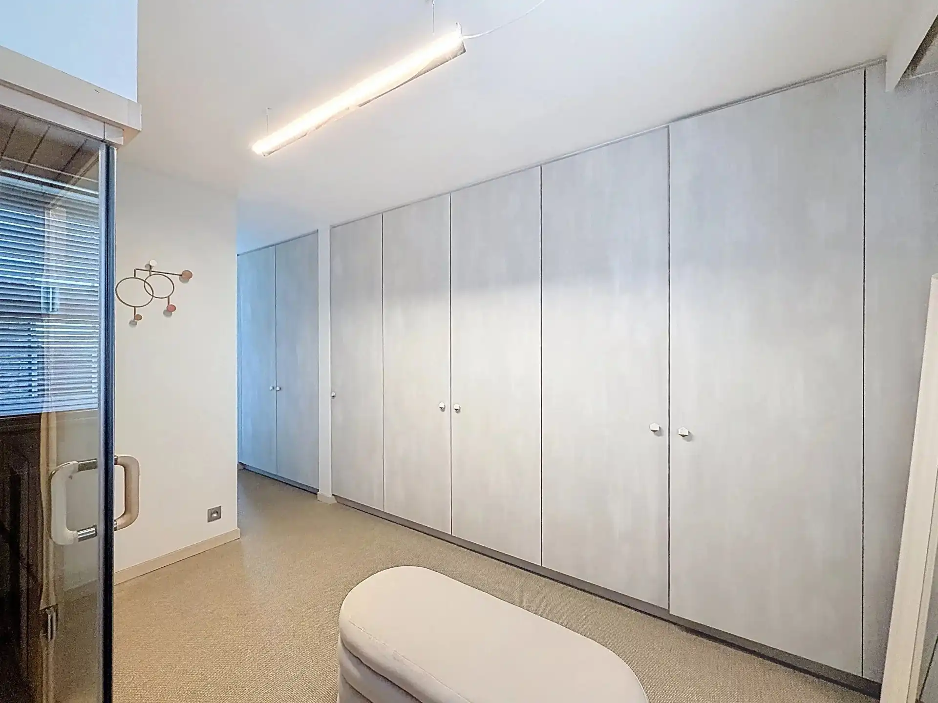 Prachtige luxueus ingerichte woning met 4 slaapkamers en 2 badkamers op een mooi perceel met bijgebouw. foto 23