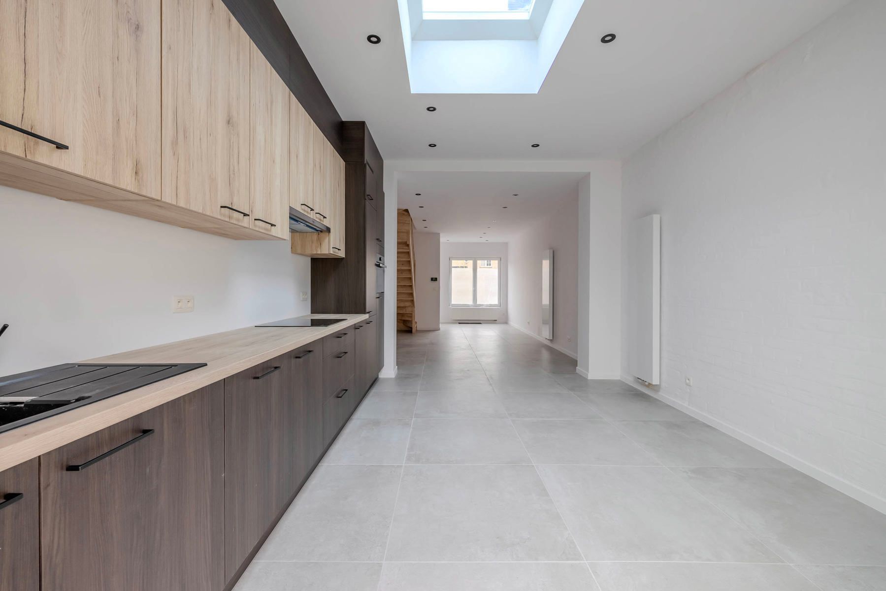 Gerenoveerde woning met 3 slpk, tuin en parking foto 8