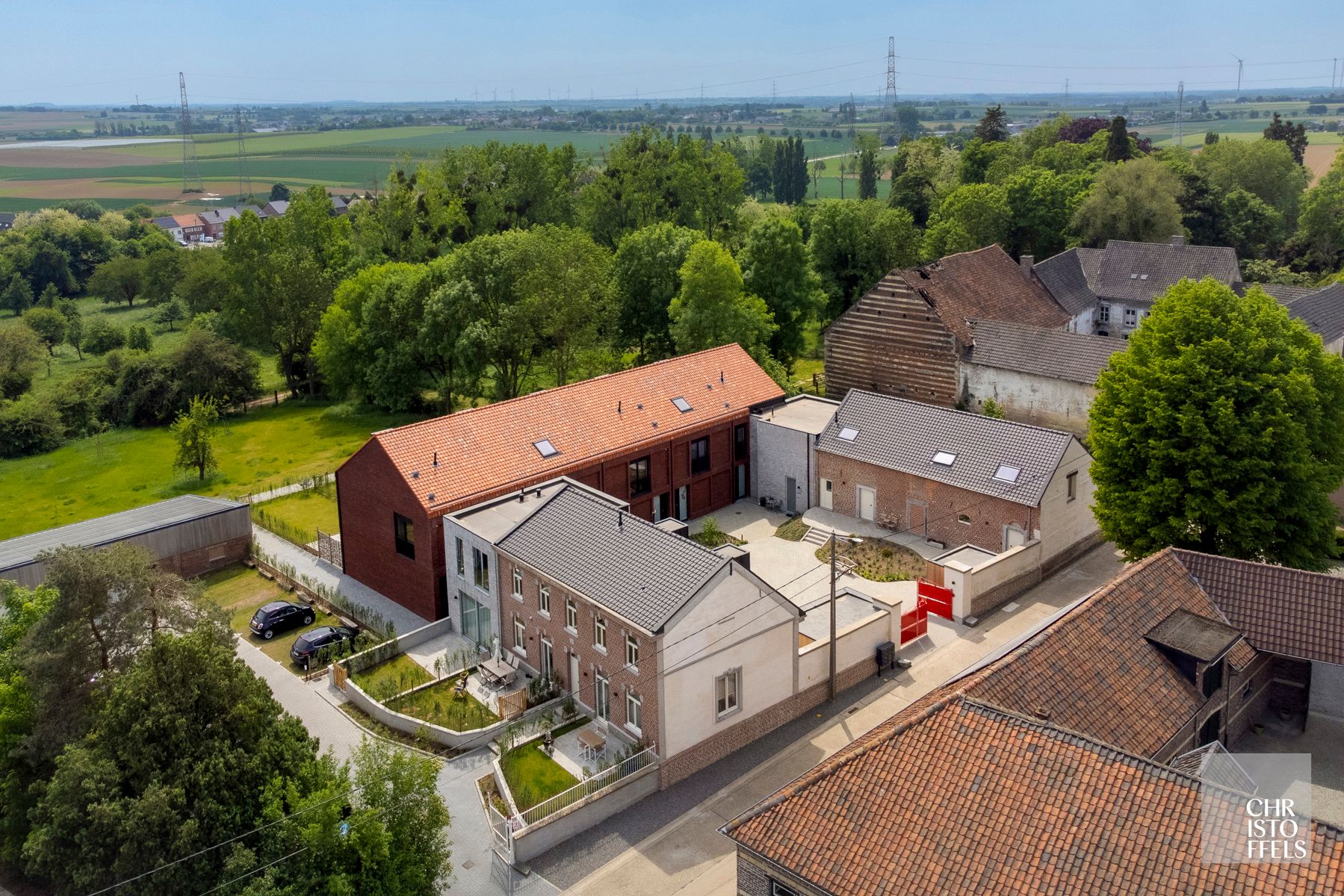 Gezinswoning (180m²) in een gerenoveerde hoeve te Riemst! foto 14