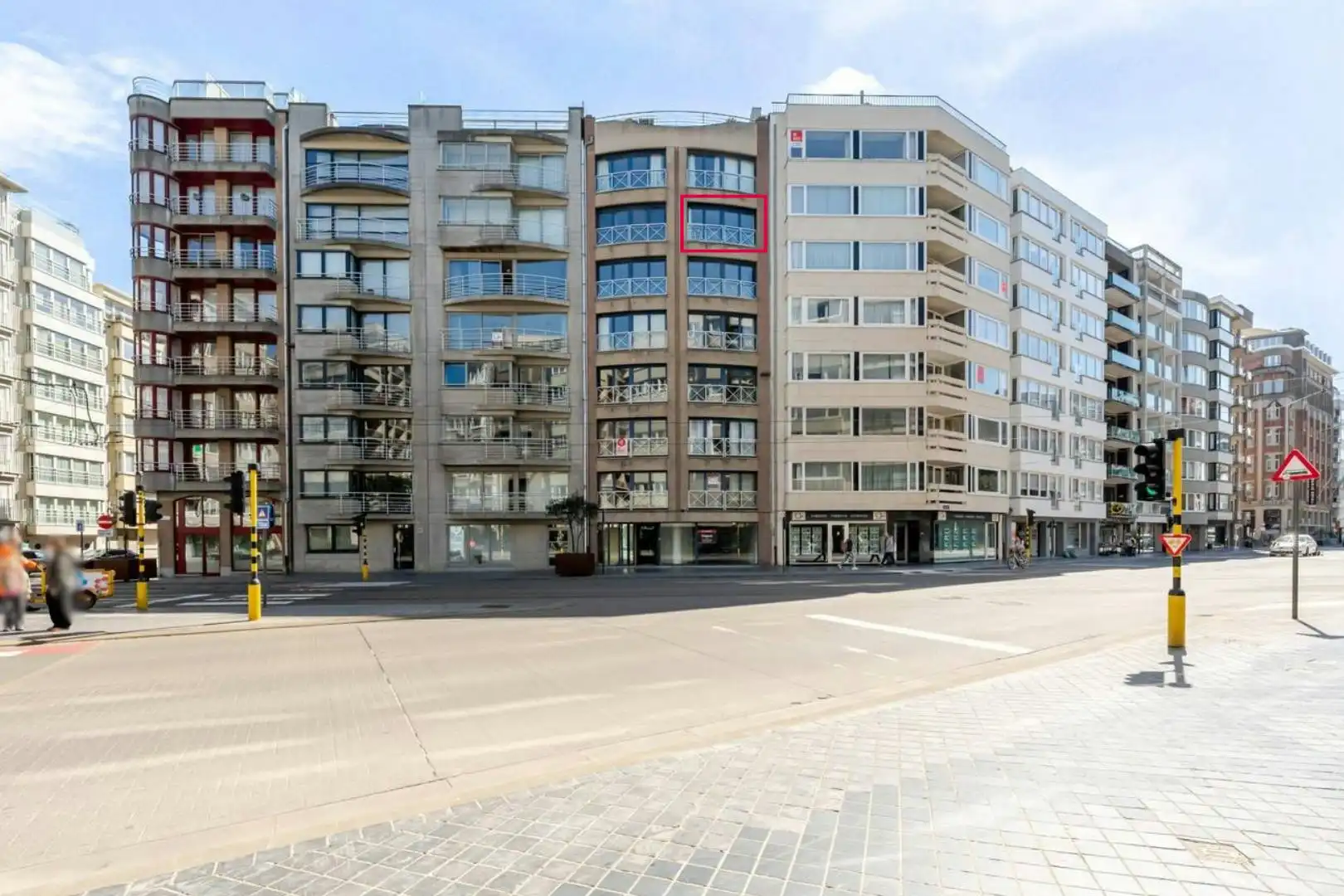 Ruim 2-slaapkamer appartement met zonnig terras te Oostende foto 16