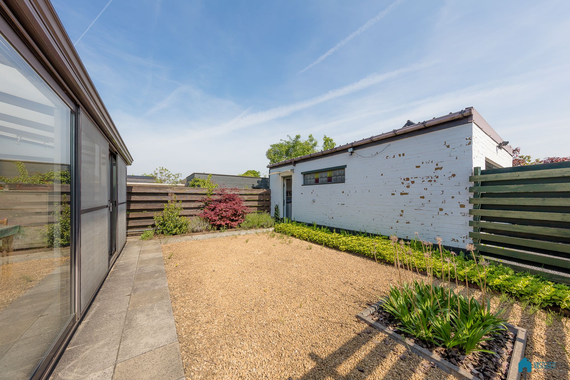 Rustig gelegen bungalow met tuintje en garage foto 8